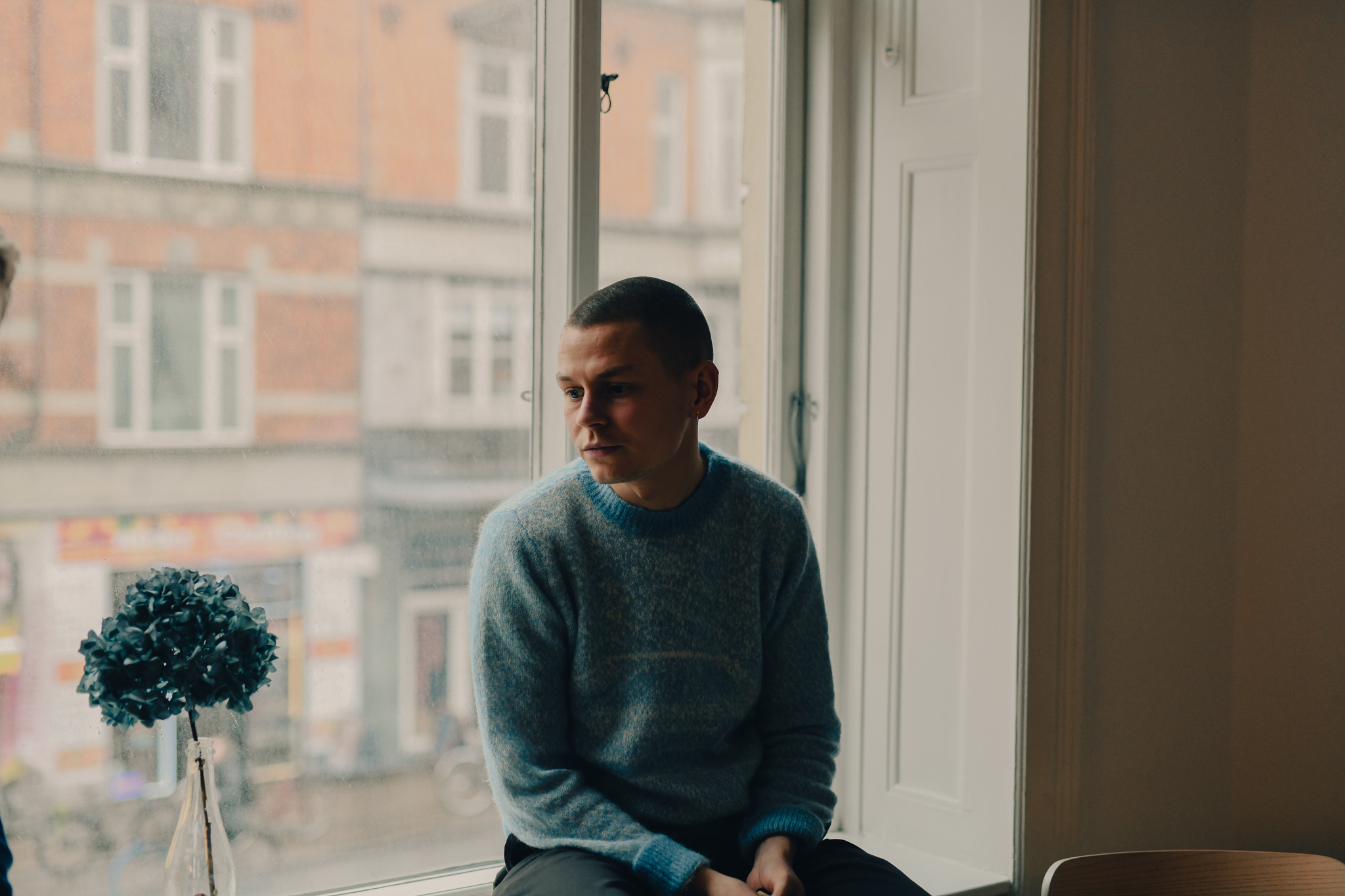 Oliver Herlitschek arbejdede for en startup-virksomhed i Canada, da Jonas Schøsler ringede og ville have hans hjælp til at lave et logo og et design til Avilius. Her blev de enige i om, at de ville skabe Avilius sammen.