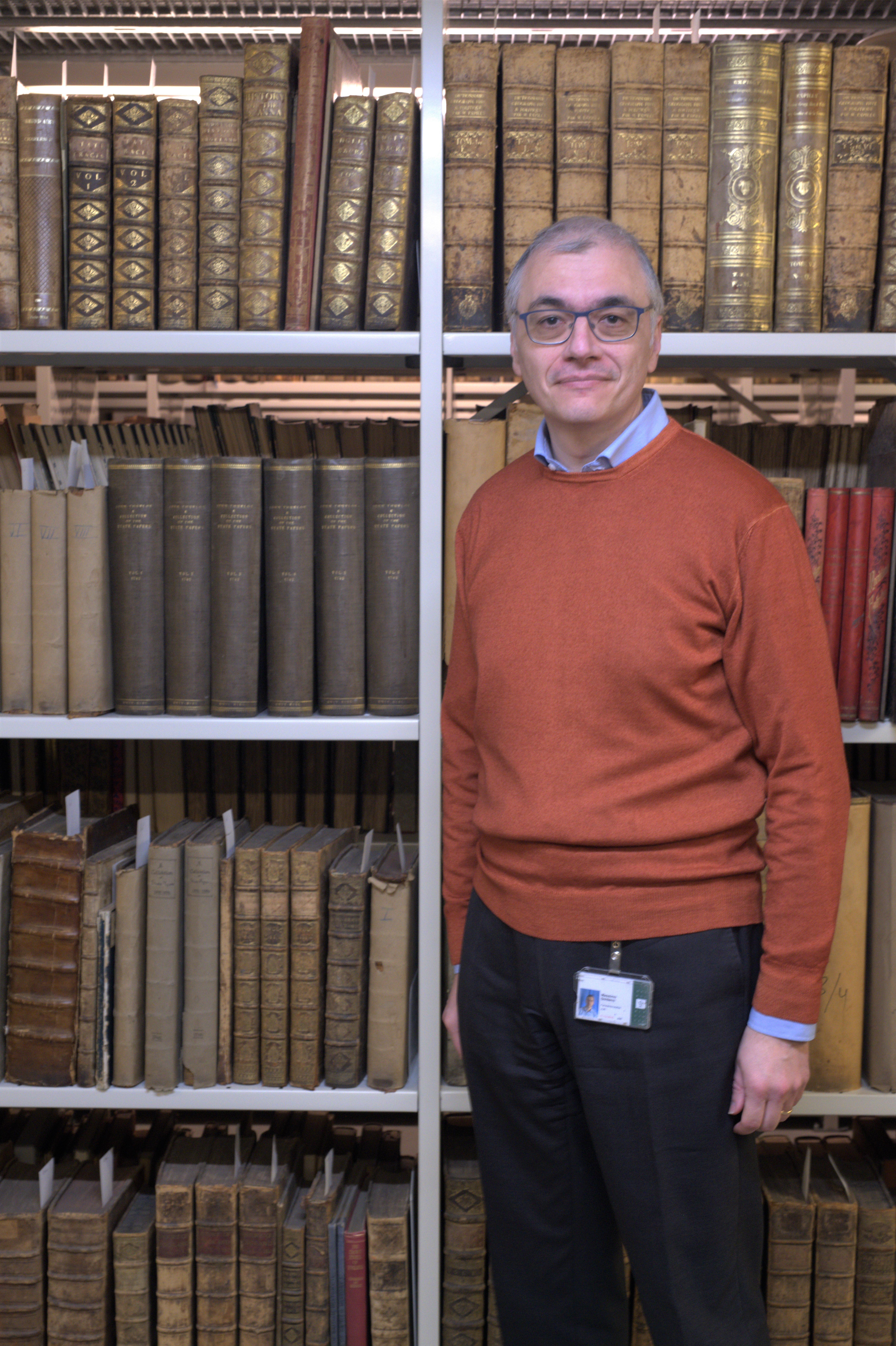 Massimo Soldano i magasinet, som biblioteket på Søndre Campus er opbygget omkring. Her er mindst 2.000.000 materialer fordelt på syv etager.