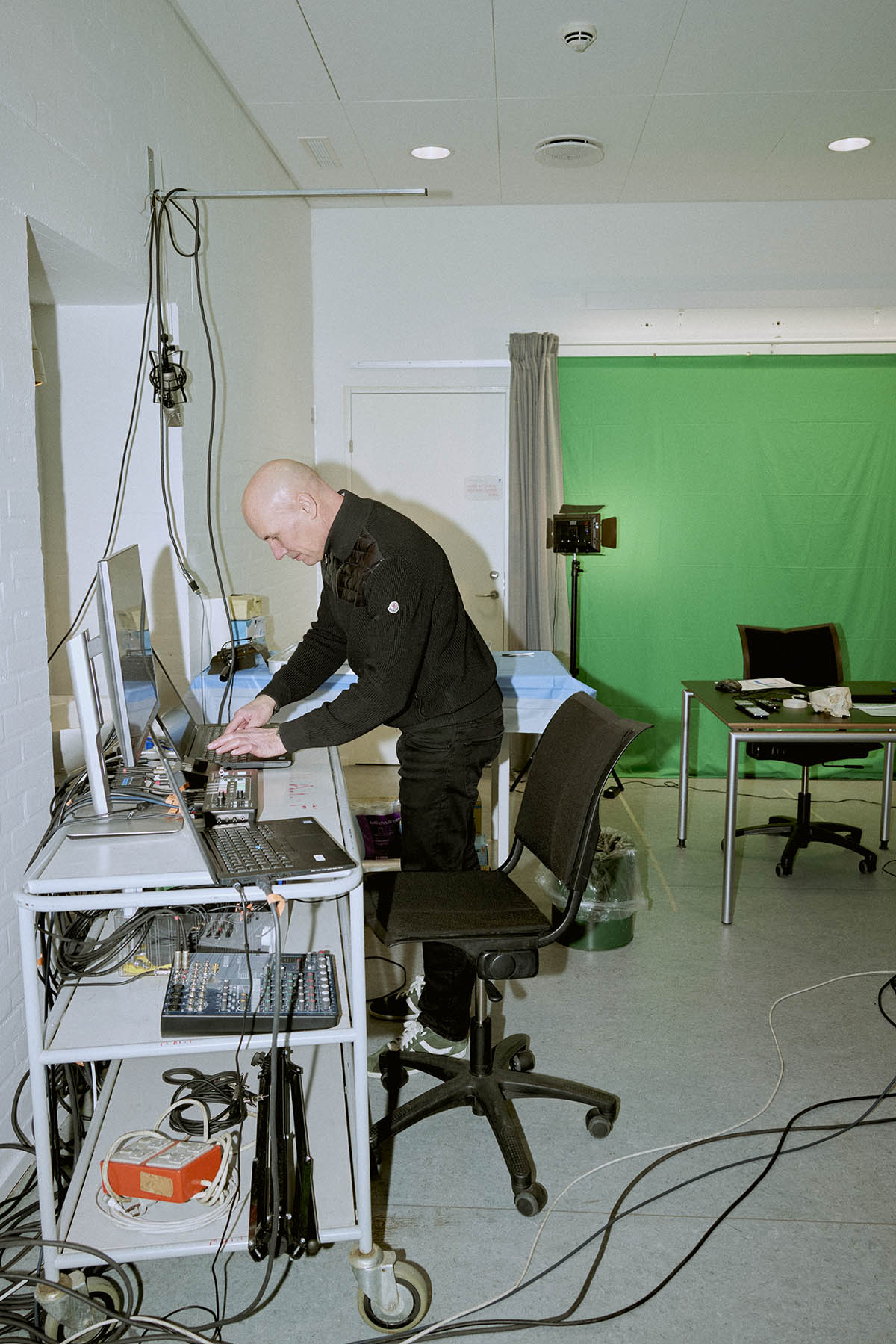 Der går højst et døgn fra anatomiforelæsningen er slut, til den er lagt op på nettet, så de studerende kan gense den når som helst.