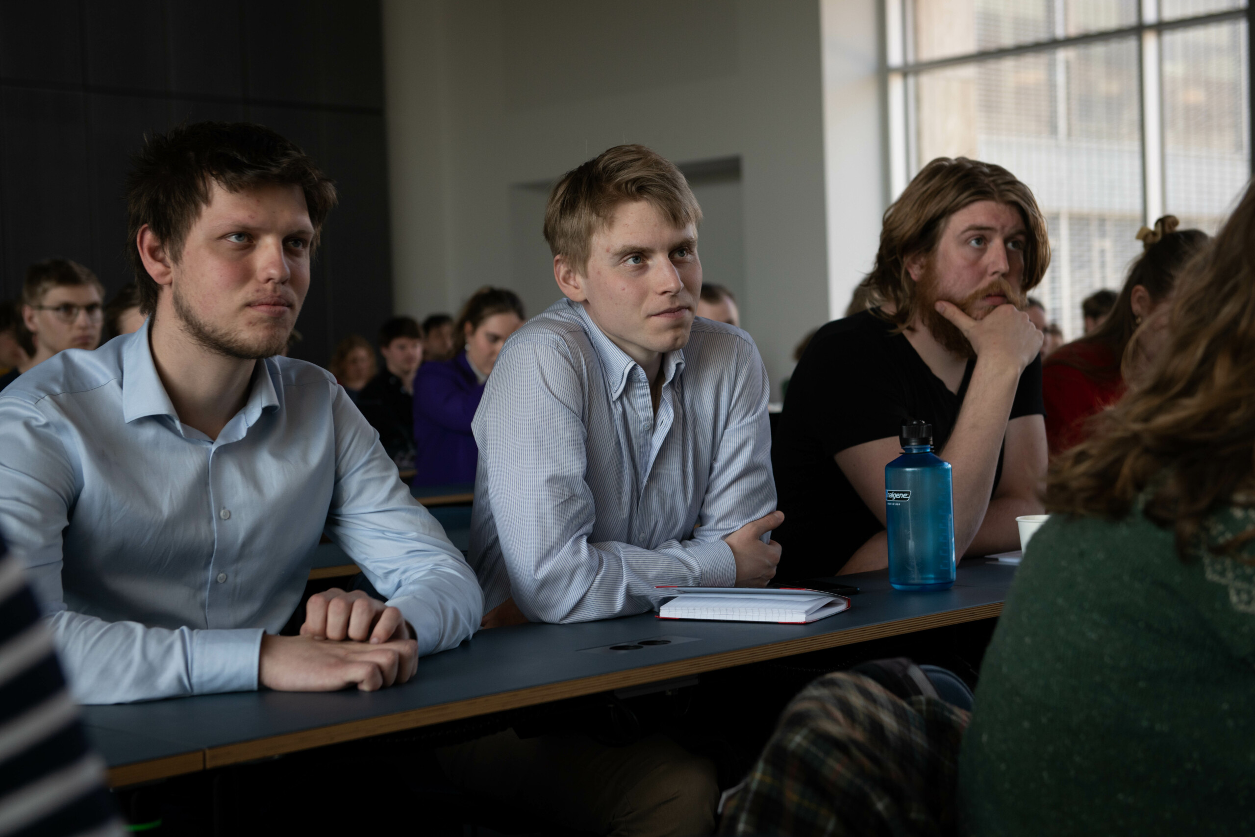 Esben Salmonsen, Jakob Skyggebjerg Kjær og Magnus Kjærgaard er dukket op for at få et svar på, hvad ministeren egentlig vil med sin reform