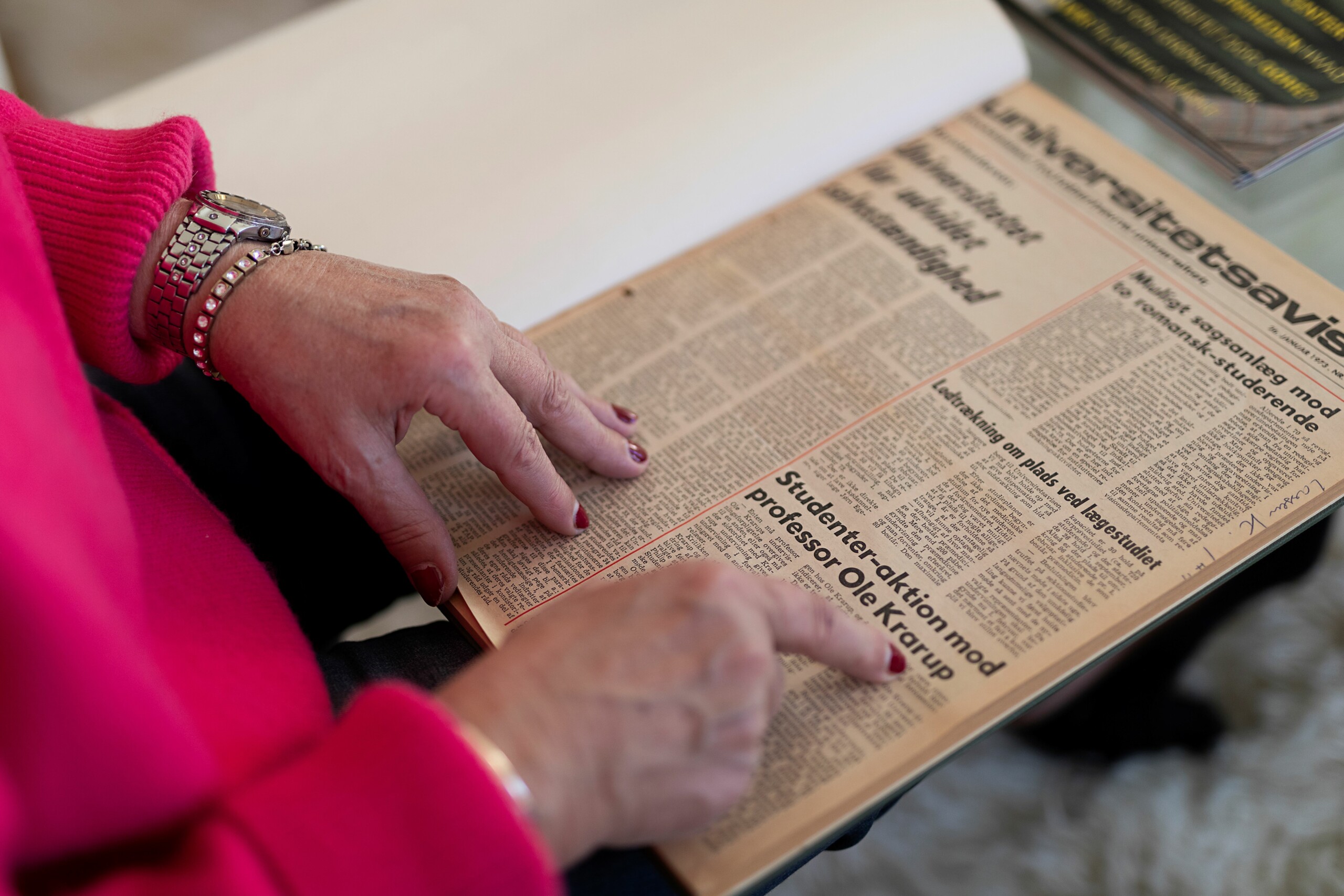 »Det havde nok klædt avisen med nogle billeder. Men det skulle ikke være morsomt at læse avis. Den var aldrig gået i dag.«