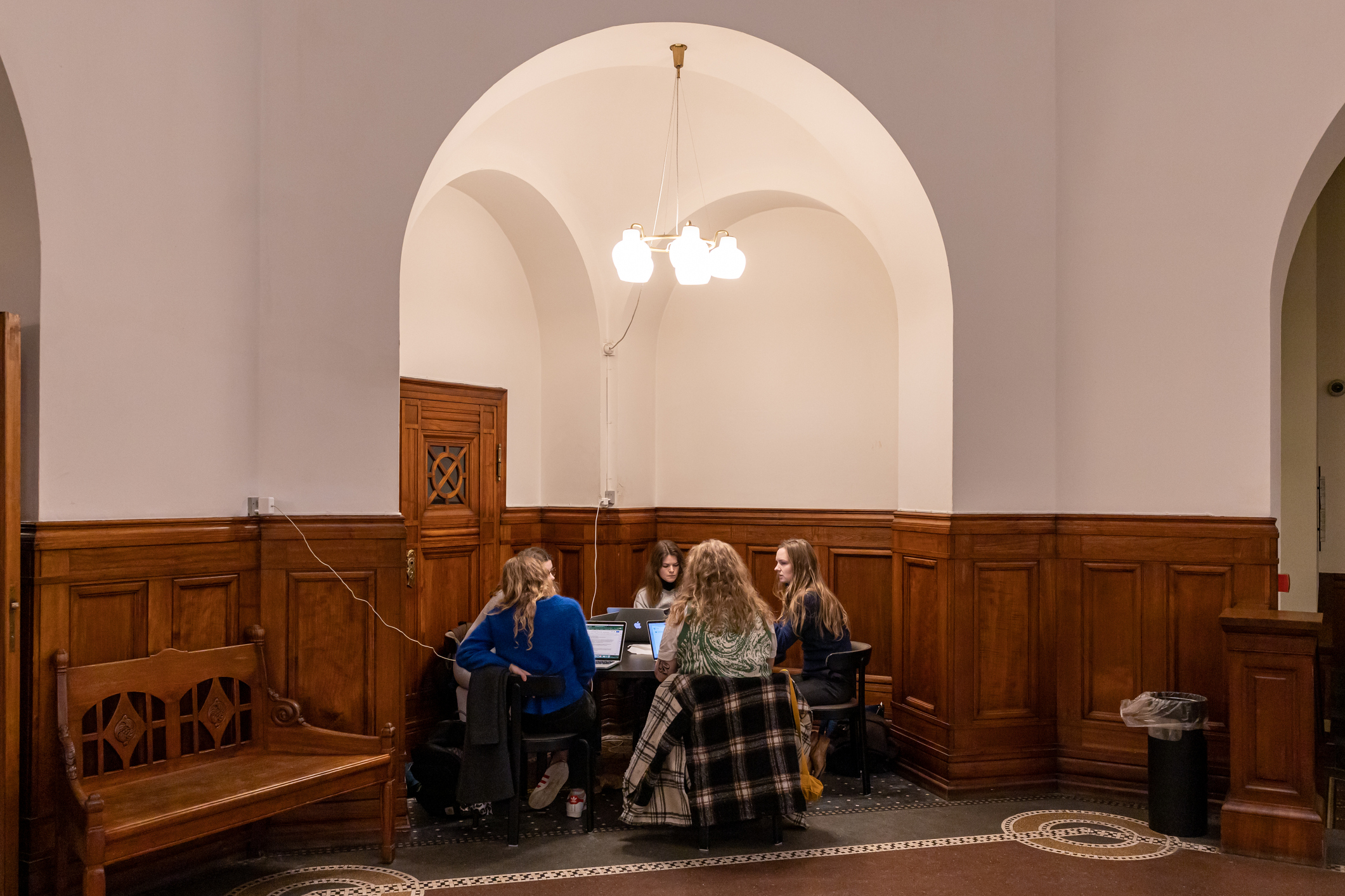 »Det er rigtigt positivt at man investerer i Studenterrådgivningen. Det kommer til at gøre en konkret positiv forskel for rigtigt mange studerende,« siger forperson for Danske Studerendes Fællesråd, Esben Salmonsen. 