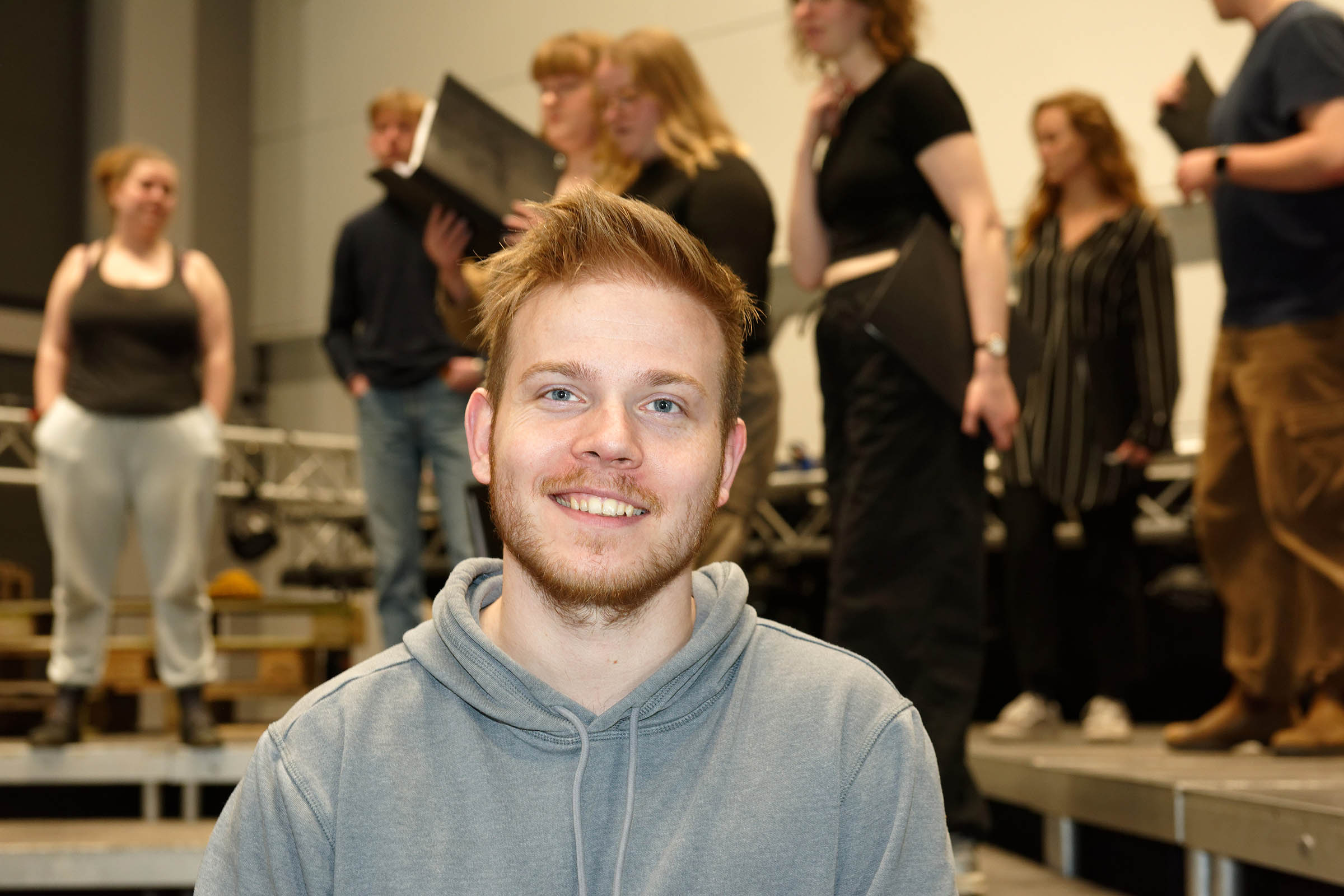 Alexander Nielsen er producent på forestillingen. Han fortæller, at selv om Joseph And The Amazing Technicolor Dreamcoat oprindelig er lavet som en familieforestilling, har holdet bag musicalen valgt at lave om på dens udtryk, så den nu foregår i et »psykedelisk cyberpunkinspireret univers«. Hovedpersonen Joseph gennemgår en klassisk dannelsesrejse: I begyndelsen er han absolut ingenting i verden, derefter oplever han triumf, inden han hen mod slutningen finder sig selv.