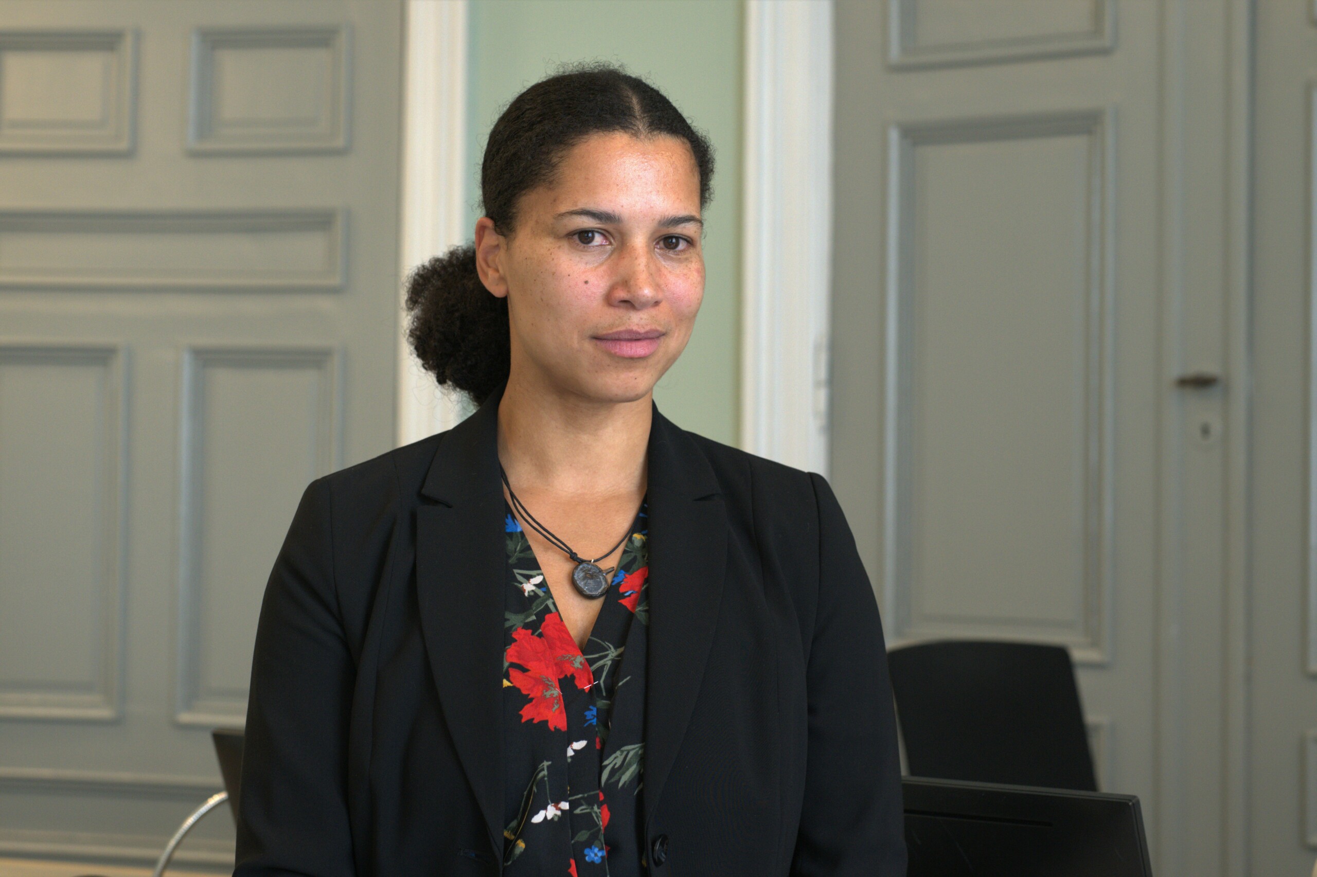 Nina Palesa Bonde i en retssal i Københavns Byret, hvor hun arbejder til daglig.