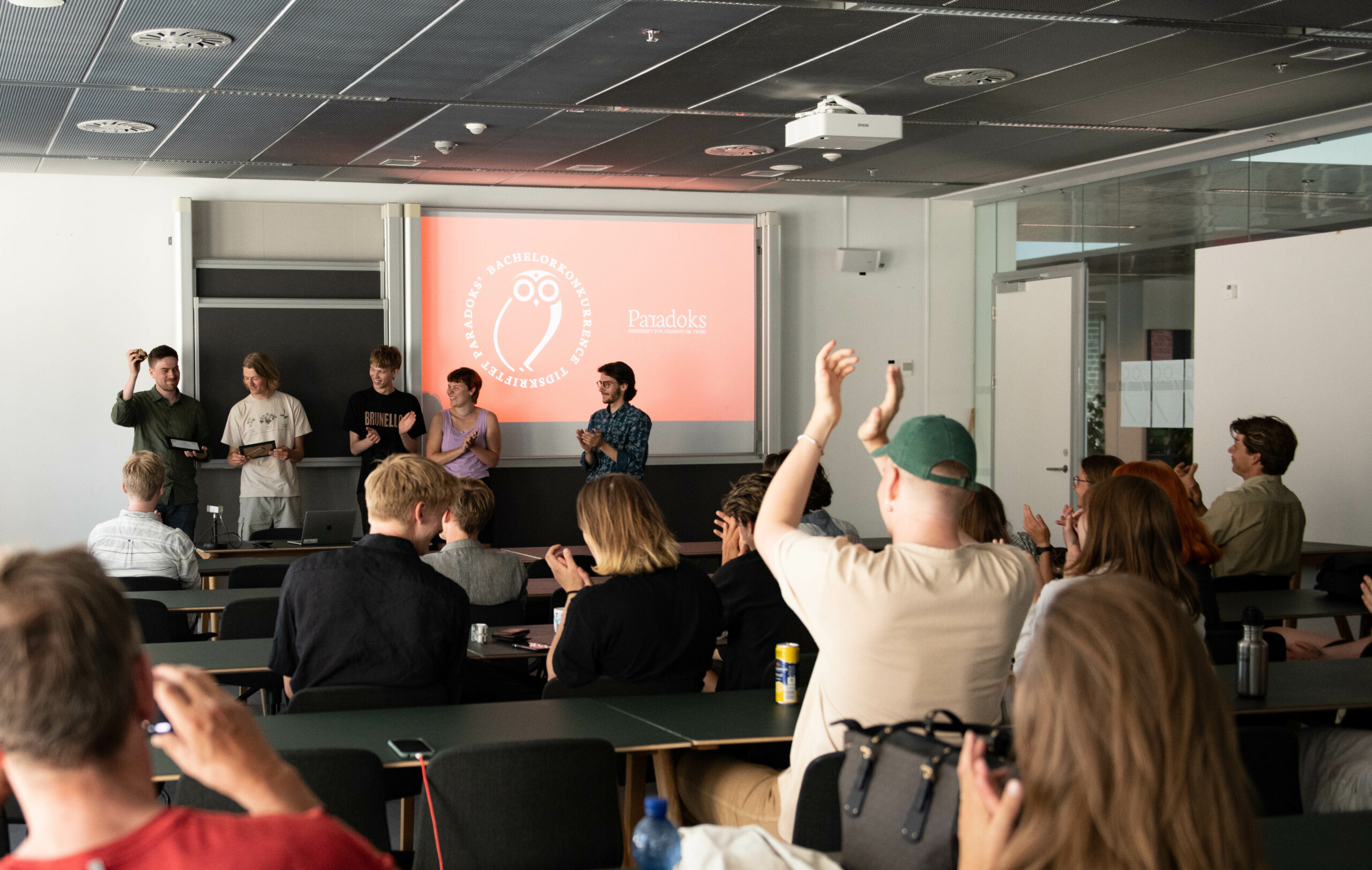 Selv om det var første gang, at den relativt nichede bachelorkåring løb af stablen, dukkede mange op for at overvære prisoverrækkelsen.