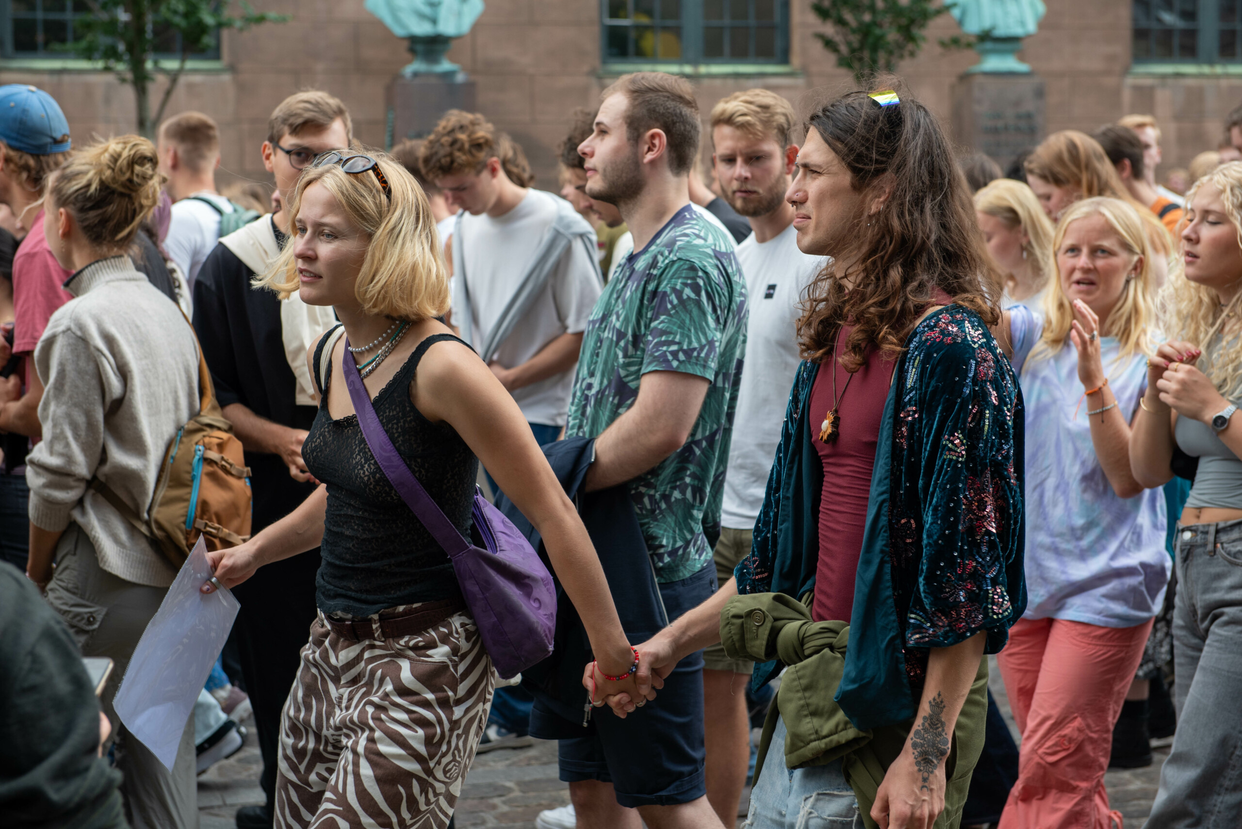 Copenhagen’s inner city reverberated to the voices of thousands of new students. They converged on the central Frue Plads square to see their university for the first time Friday 25 August.