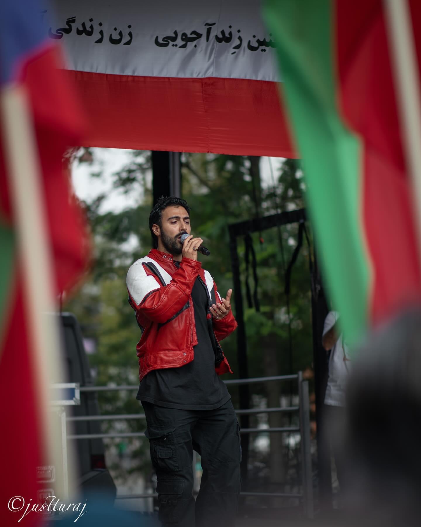 Nima Moradi er konferencier til en af de mange demonstrationer mod det iranske styre i København.