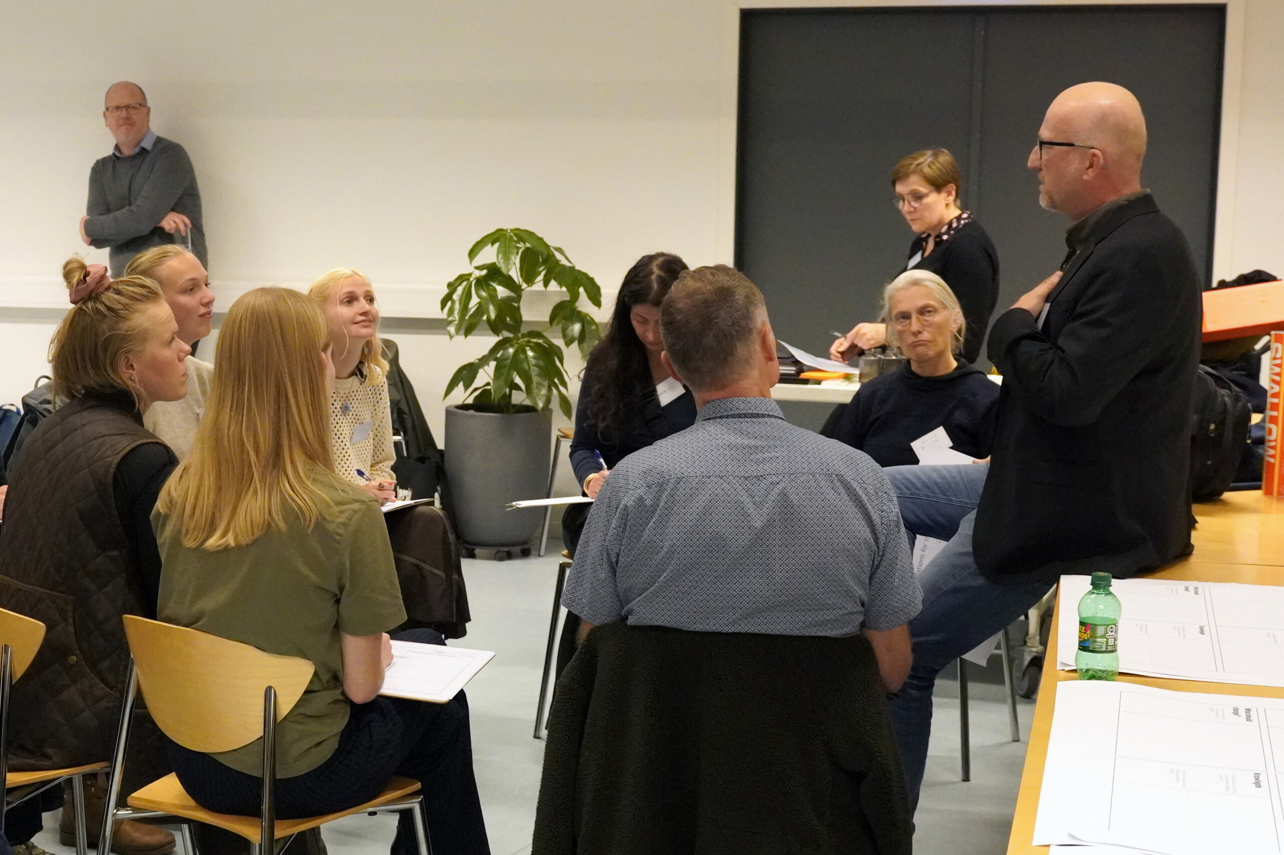 Klimasamlingens medlemmer får af flere omgange mulighed for at stille spørgsmål til eksperter i bæredygtighed. 