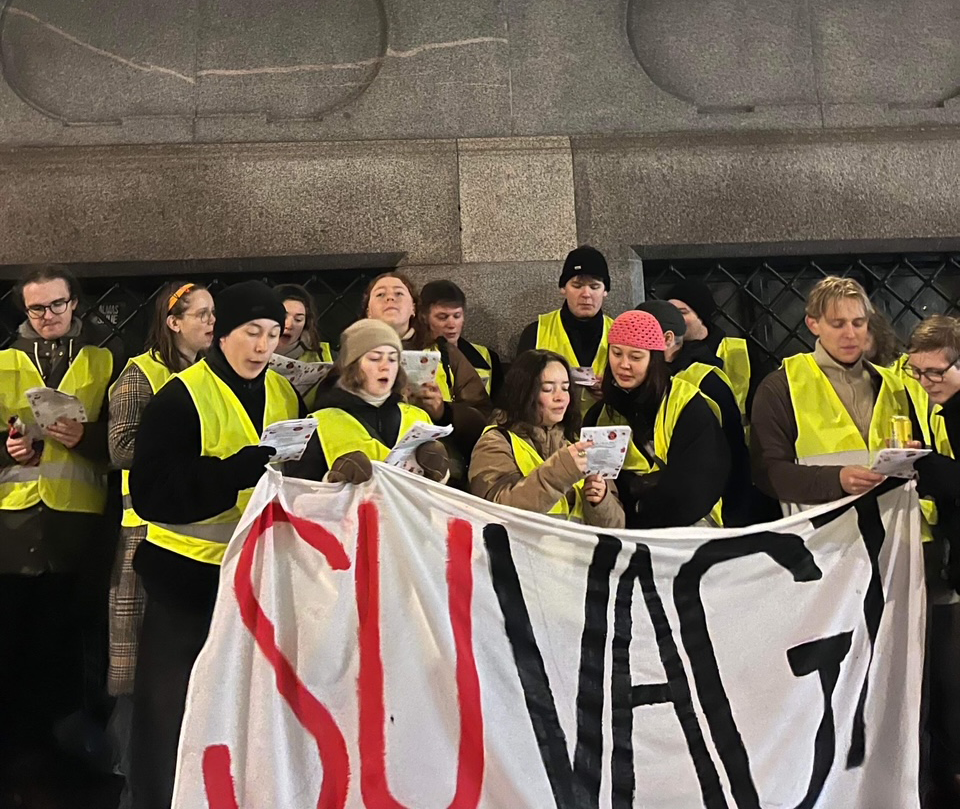 Controversy over a sixth year of the Danish student grant SU got students out onto the rainy December streets in protest.