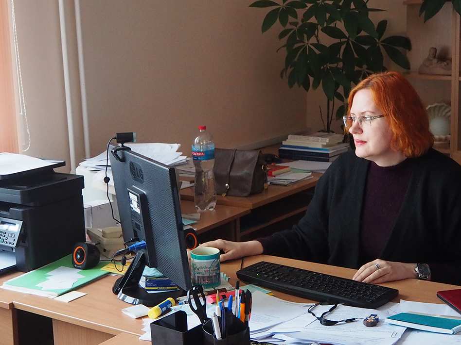 As the war continues, Dean Olena Aleksandrova tries to stay in touch with the researchers from her faculty who now live abroad.