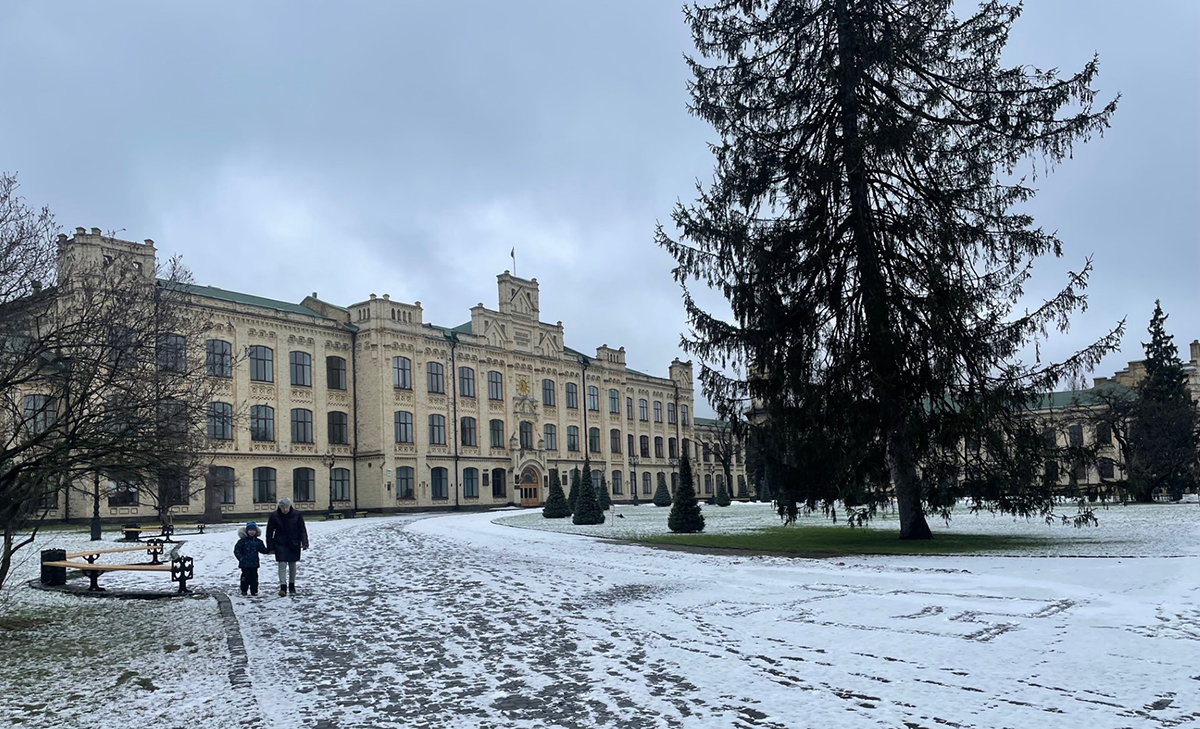 Som følge af krigen er mange studerende fra Kyivs Polytekniske Institut (billedet) og andre universiteter flygtet til udlandet. Flere aktører frygter, at de aldrig vil vende tilbage.