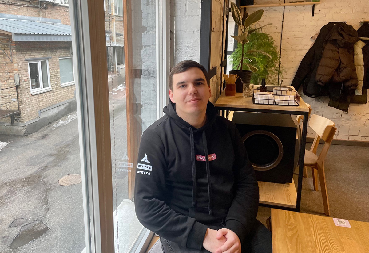 Inden Mykyta Abramenko flyttede til Kyiv, havde han høje forventninger til studielivet i den ukrainske hovedstad. Men lige da det skulle til at være slut med onlineundervisningen, indledte Rusland sin invasion.