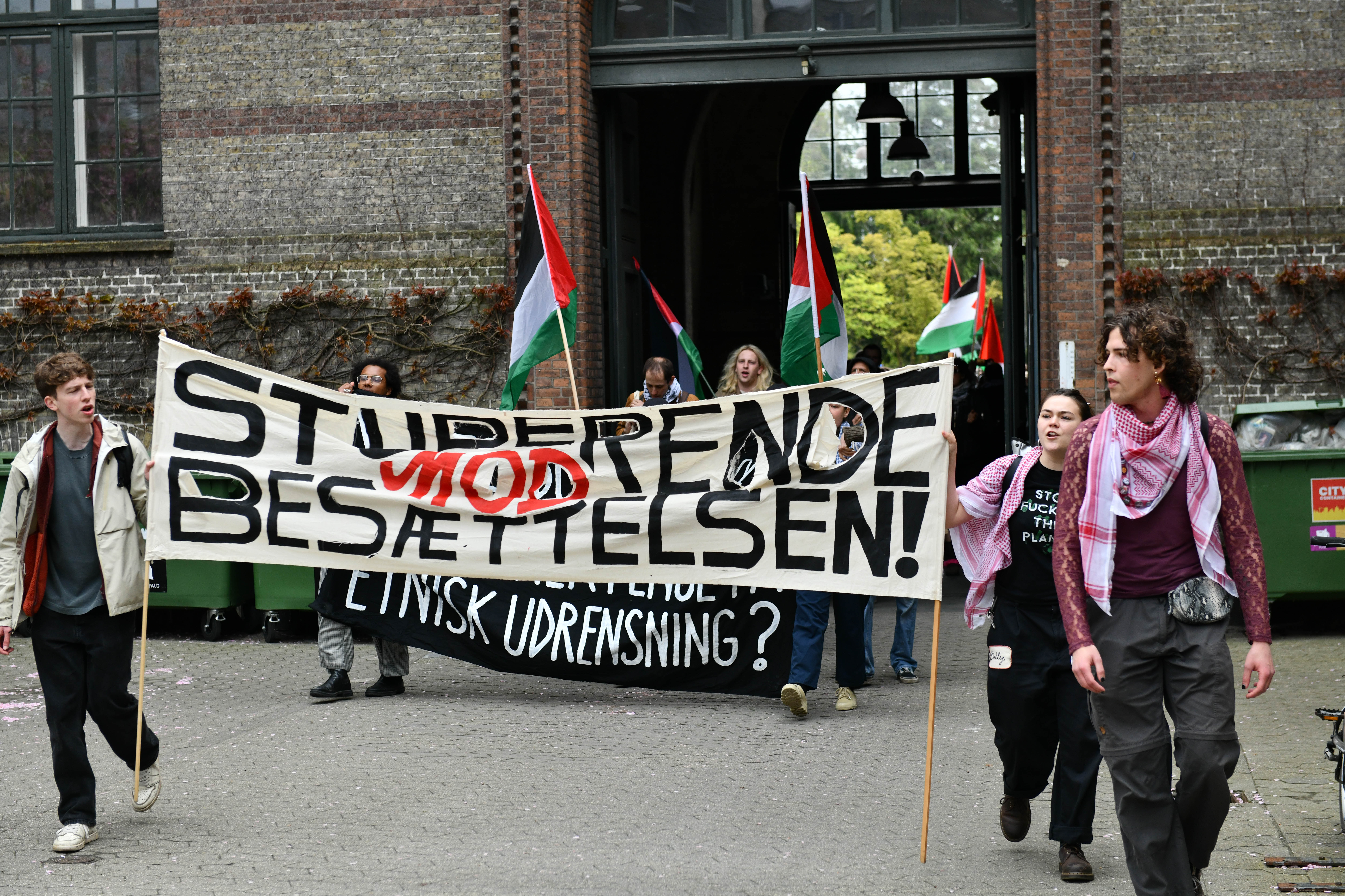 Sådan så det ud, da Studerende mod Besættelsen rykkede ind i Den Hemmelige Have på CSS i maj 2024. 