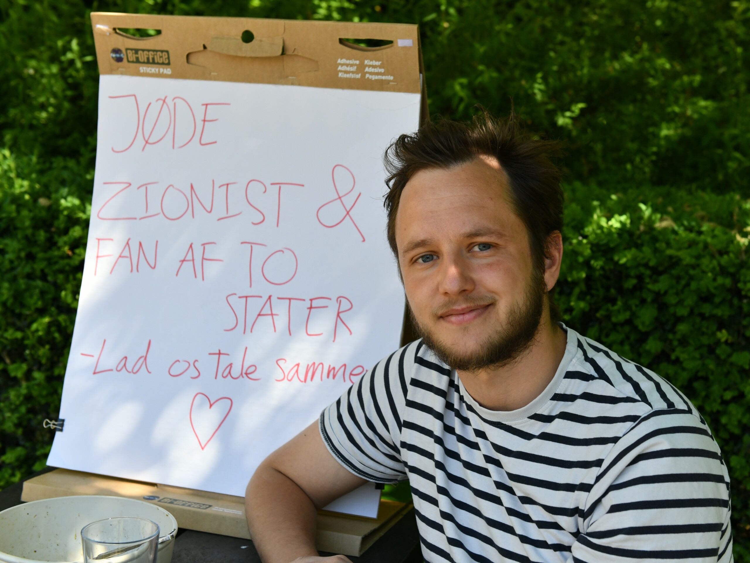 Jonatan Mizrahi-Werner har siden teltlejrens begyndelse indbudt til dialogfrokost med budskabet »Jøde, zionist & fan af to stater - Lad os tale sammen«