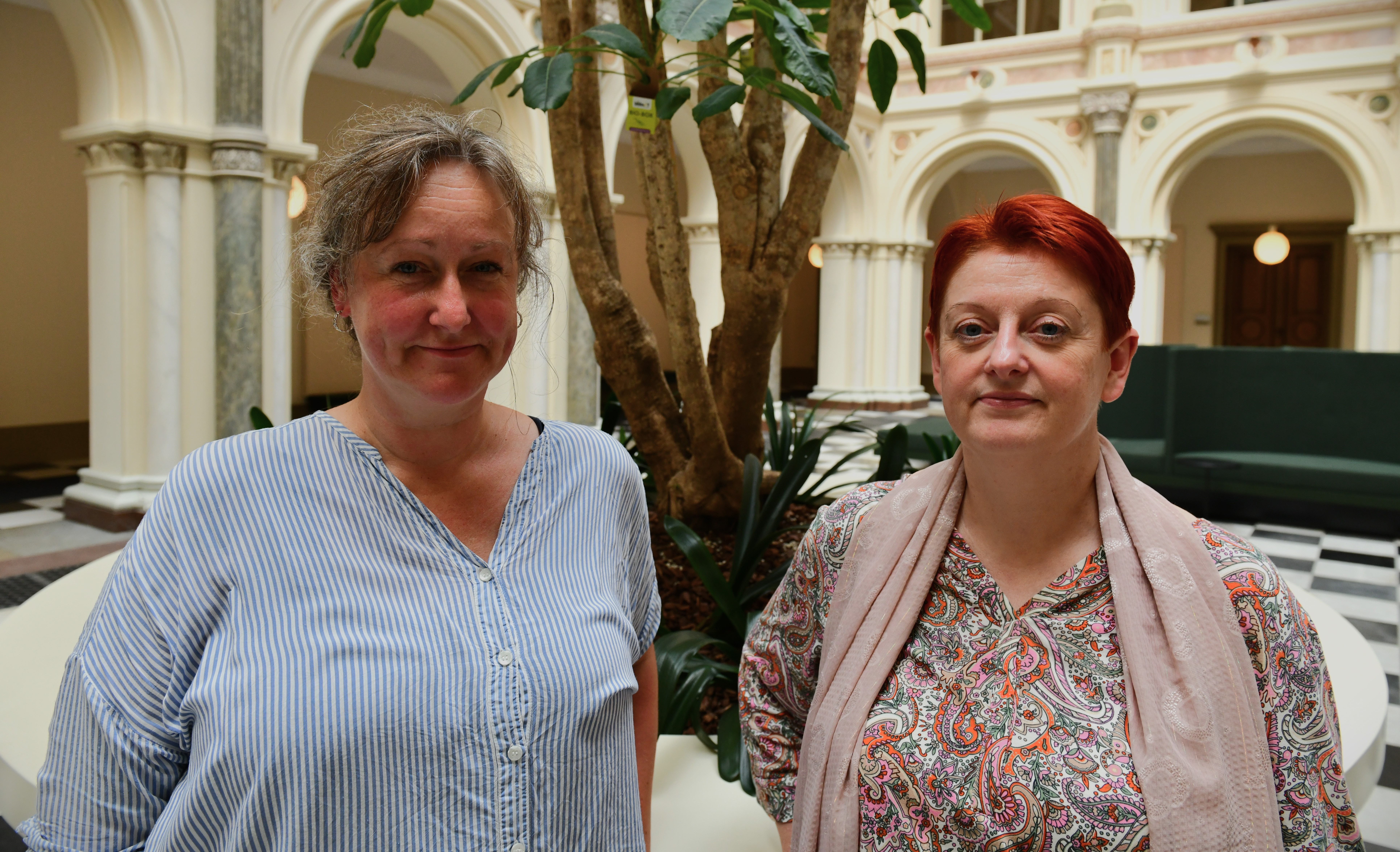 Henriette Lerche (tv) er fællestillidsrepræsentant for universitetets HK-organiserede laboranter. Anita Kildebæk Nielsen er fællestillidsrepræsentant for AC-TAP.