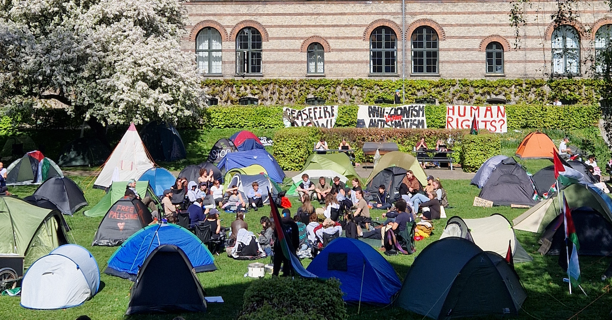 Der afholdes teach-in i teltlejren på CSS.