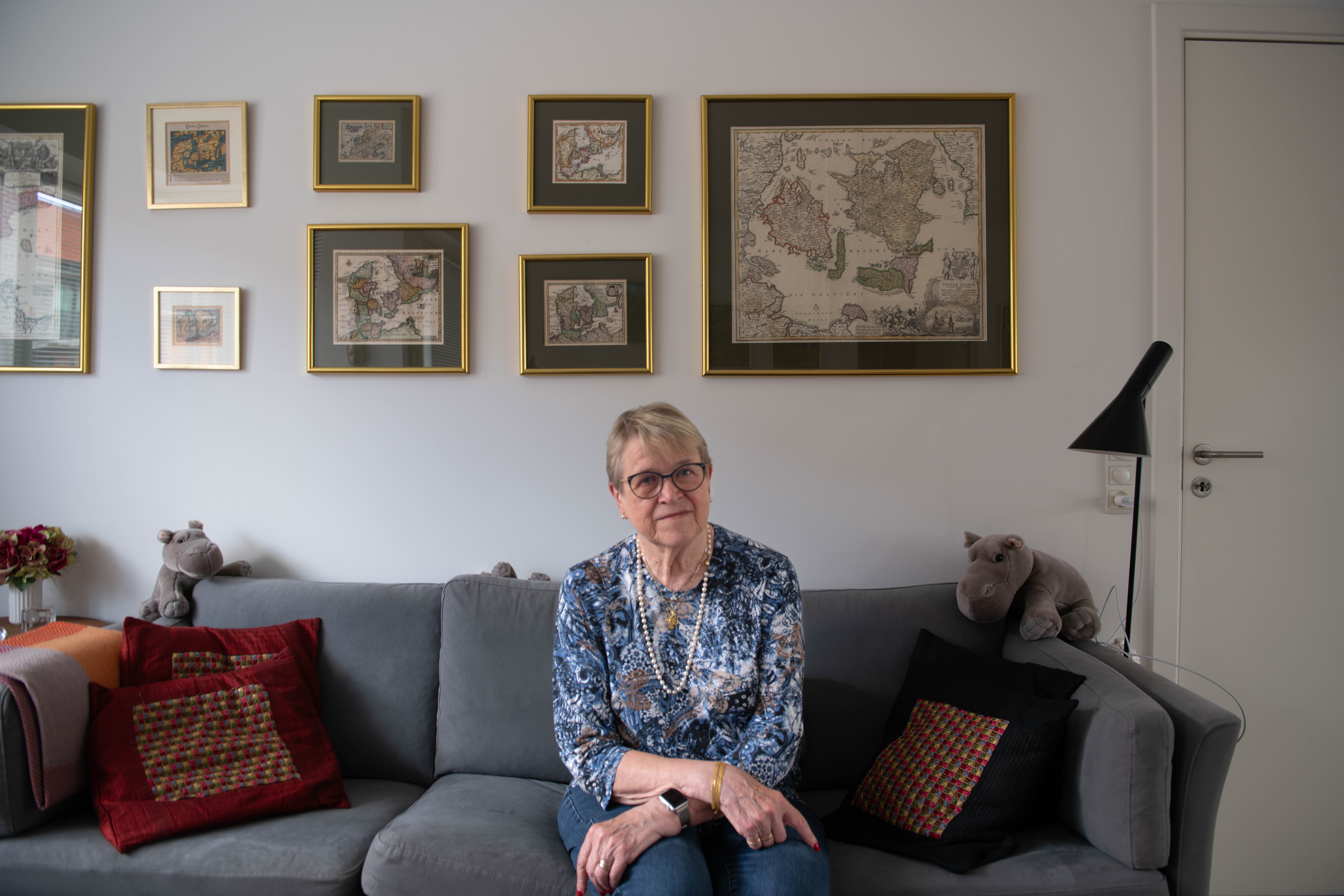 Ellen Margrethe Løj blev udnævnt til æresalumne på KU i 2009. Vi besøgte hende i hjemmet, hvor hun deler sofa med et par flodheste fra sin samling, der tæller over 300 styk.  