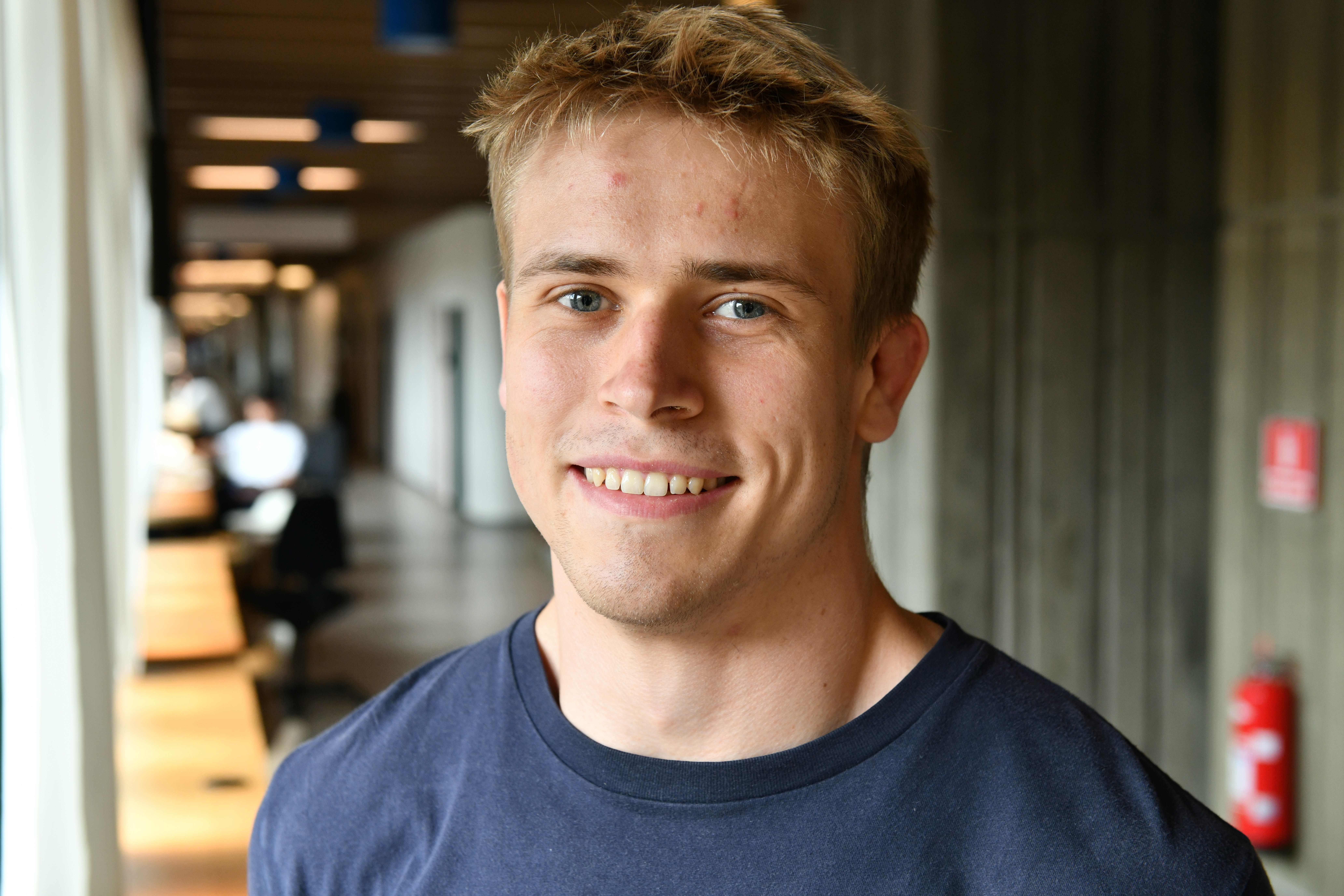 Jens Lindhard læser medicin på fjerde semester og stadig igang med at blive klogere på, hvem han vil stemme på.