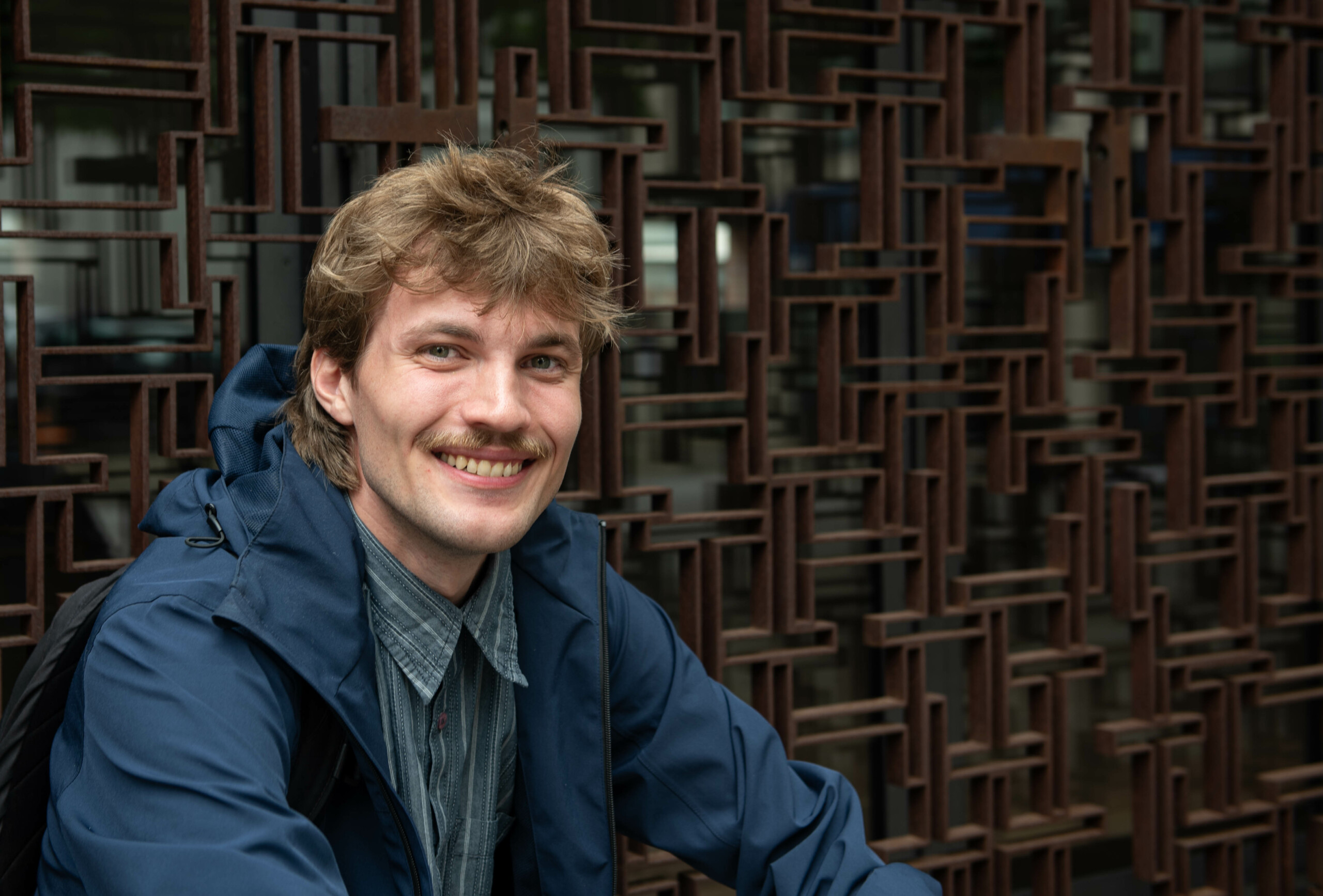 På matematikstudiet har Christian Henning skullet vænne sig til, at han ikke altid kan sætte to streger under et resultat, når han har siddet og bakset med opgaverne.