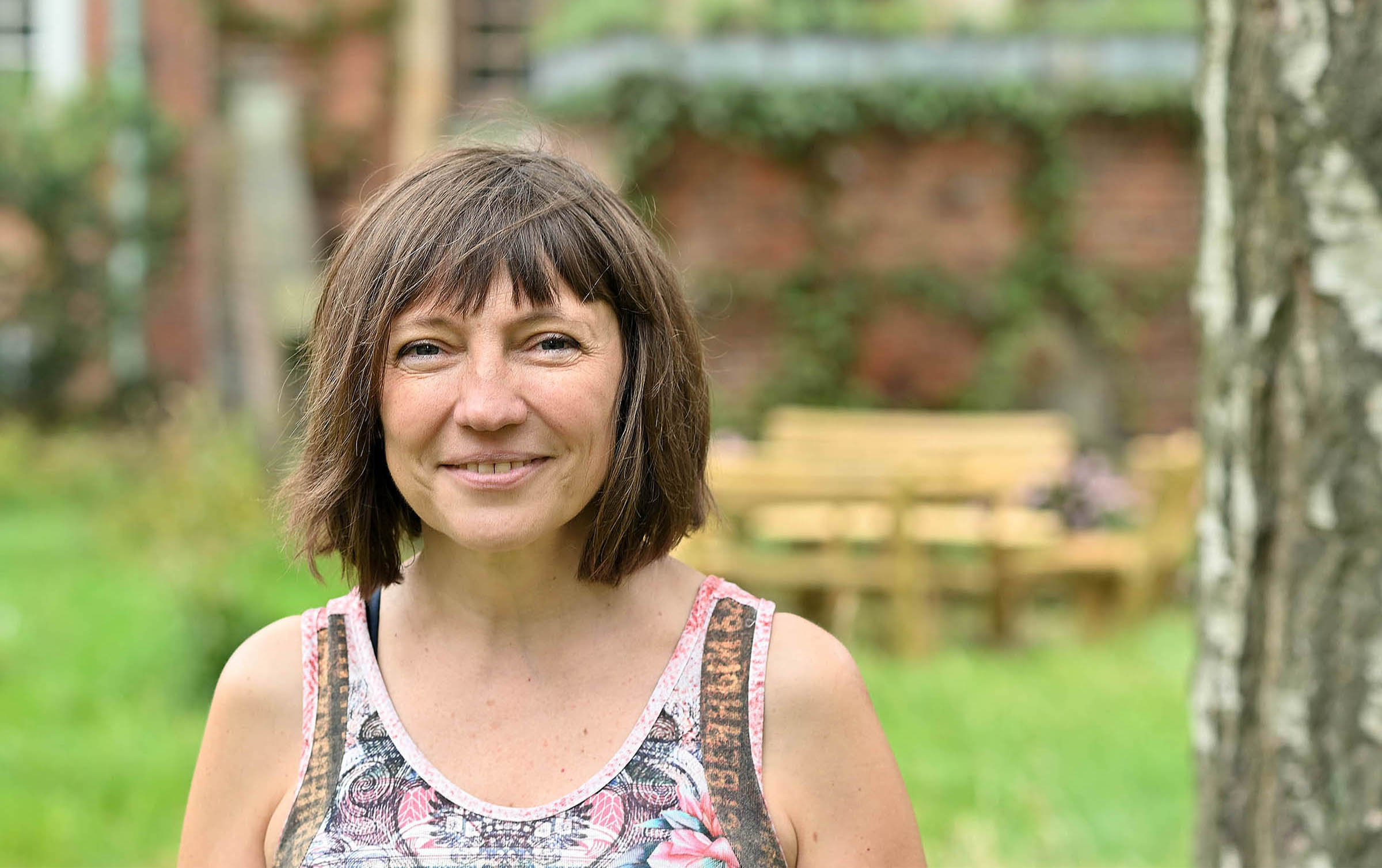 Takket være Danmarks Frie Forskningsfond får adjunkt Laura Arribas-Hernandez nu sin egen forskningsgruppe. Her er hun fotograferet nær Biocenter.  