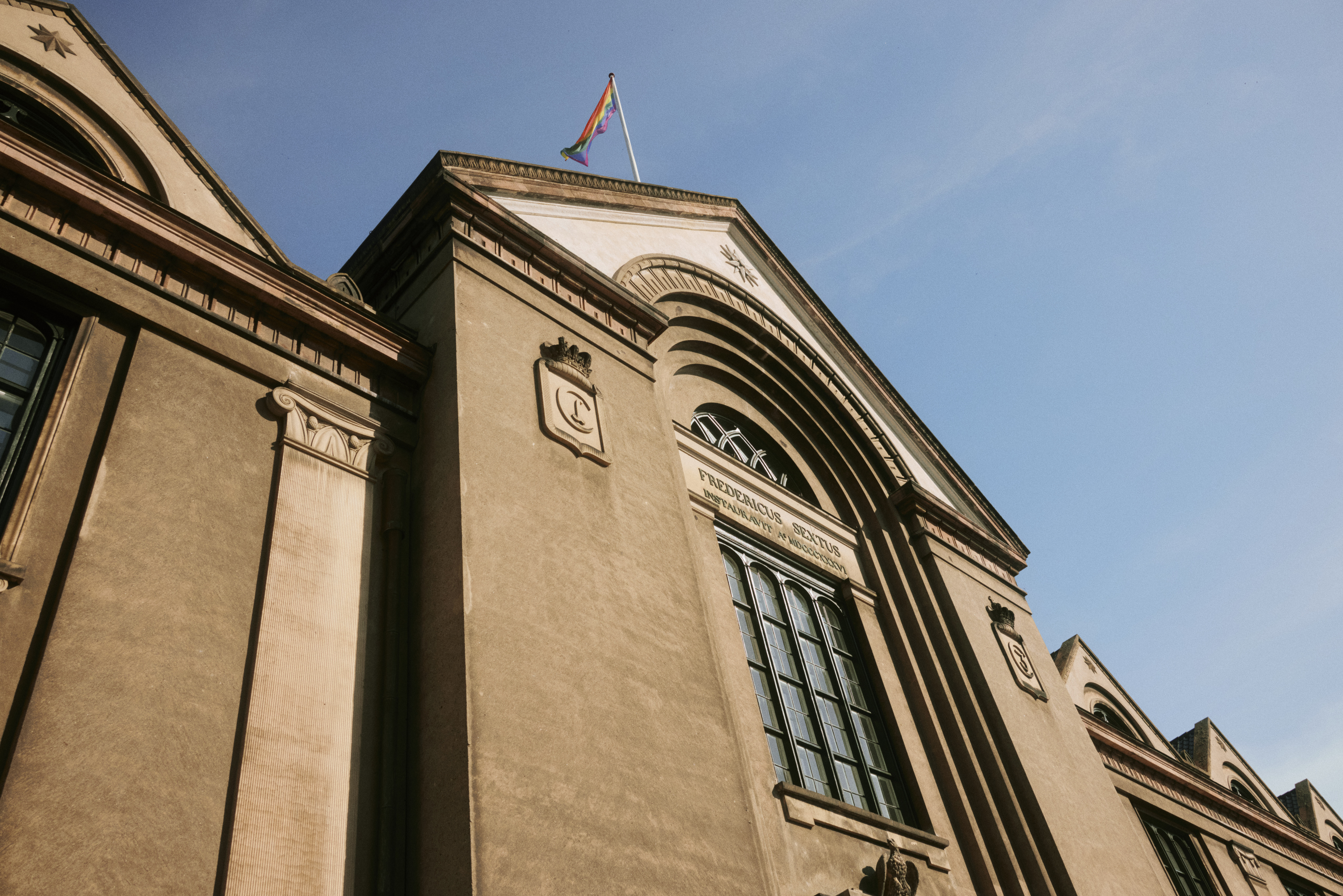 Københavns Universitets himmelstræbende hovedbygning stod færdig på Frue Plads i 1836.