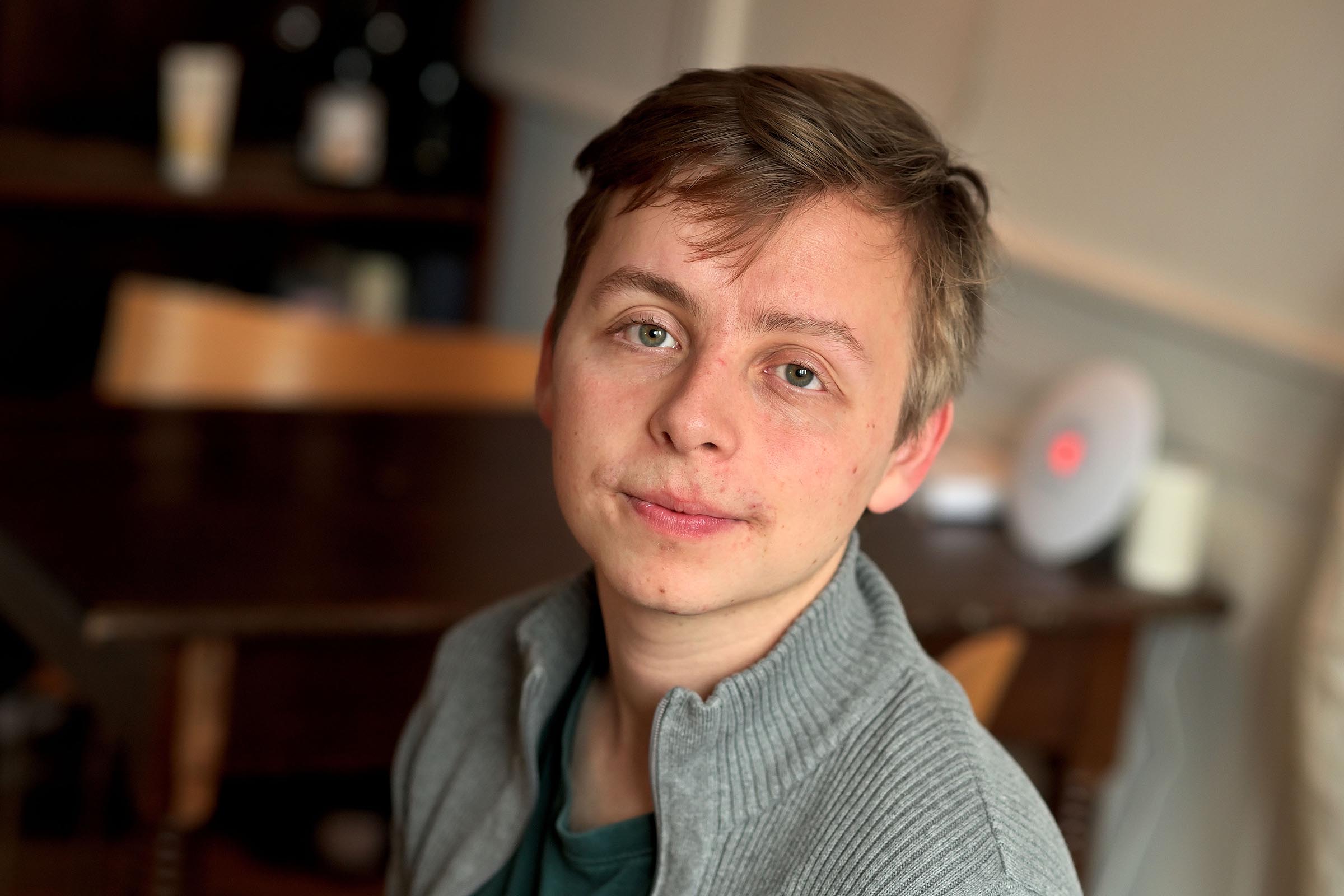 26-årige Albert Sneppen drømmer - nat og dag - om det univers, han er så optaget af. Det har han skrevet bogen Sorte huller om. 