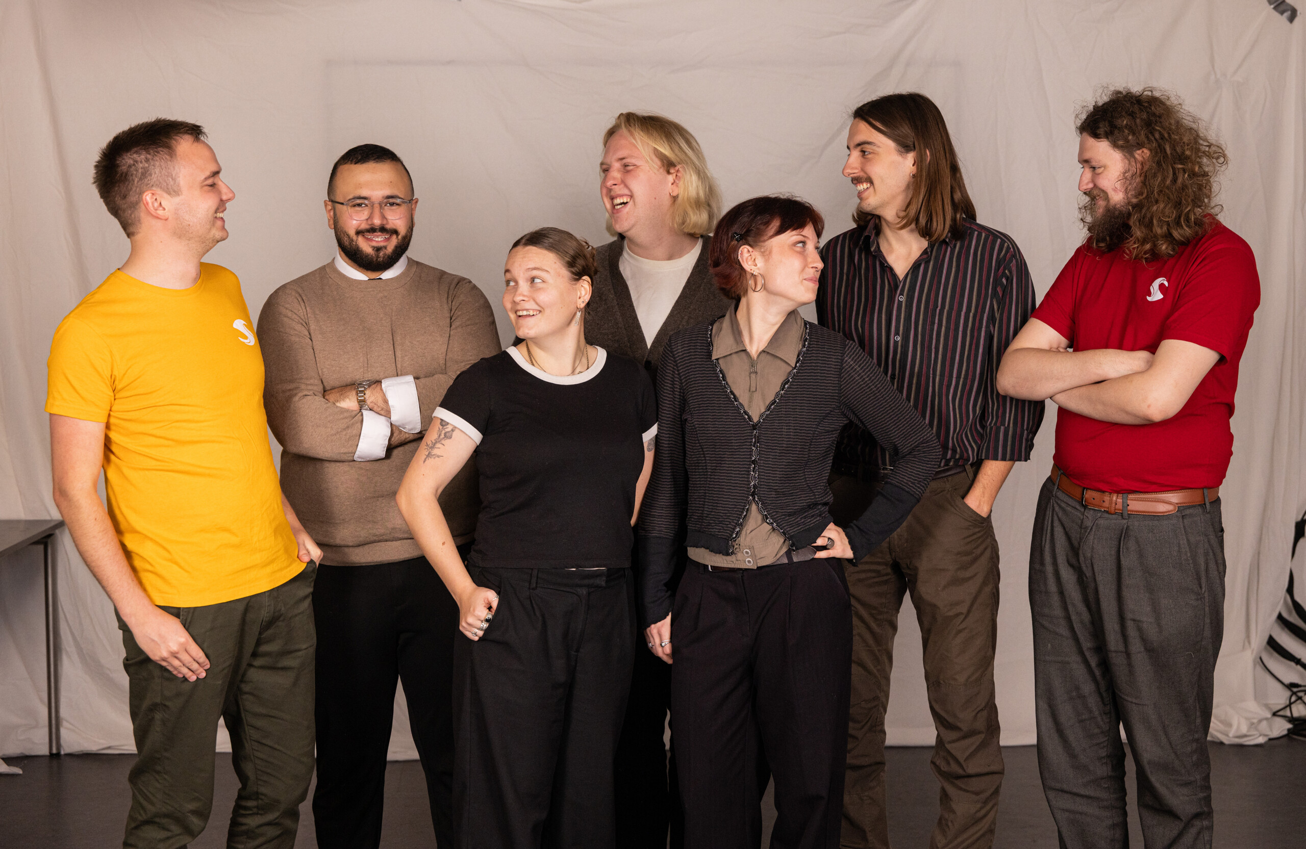 Ud over Signe Berner (forrest tv.) består Studenterrådets Forretningsudvalg af (fra venstre): Kevin Hangaard Olesen, Dogukan Jesper Gür, Anton Stubbe Teglbjærg, Emma Henriksen Due, Asger Vang Jørgensen og Andrias Nolsøe Jacobsen. 