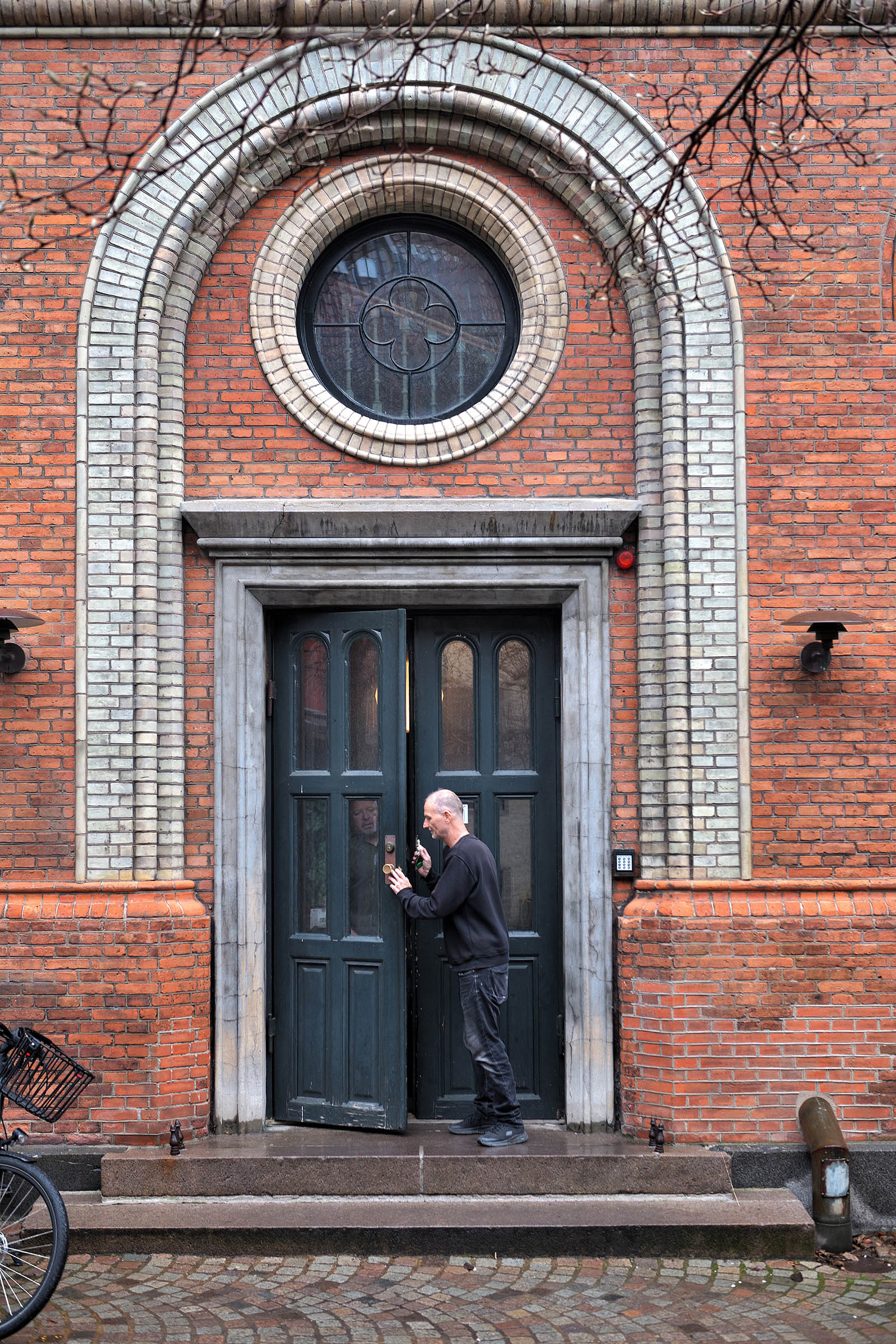 Per Rødgaard Hansen has given in his huge bundle of keys.