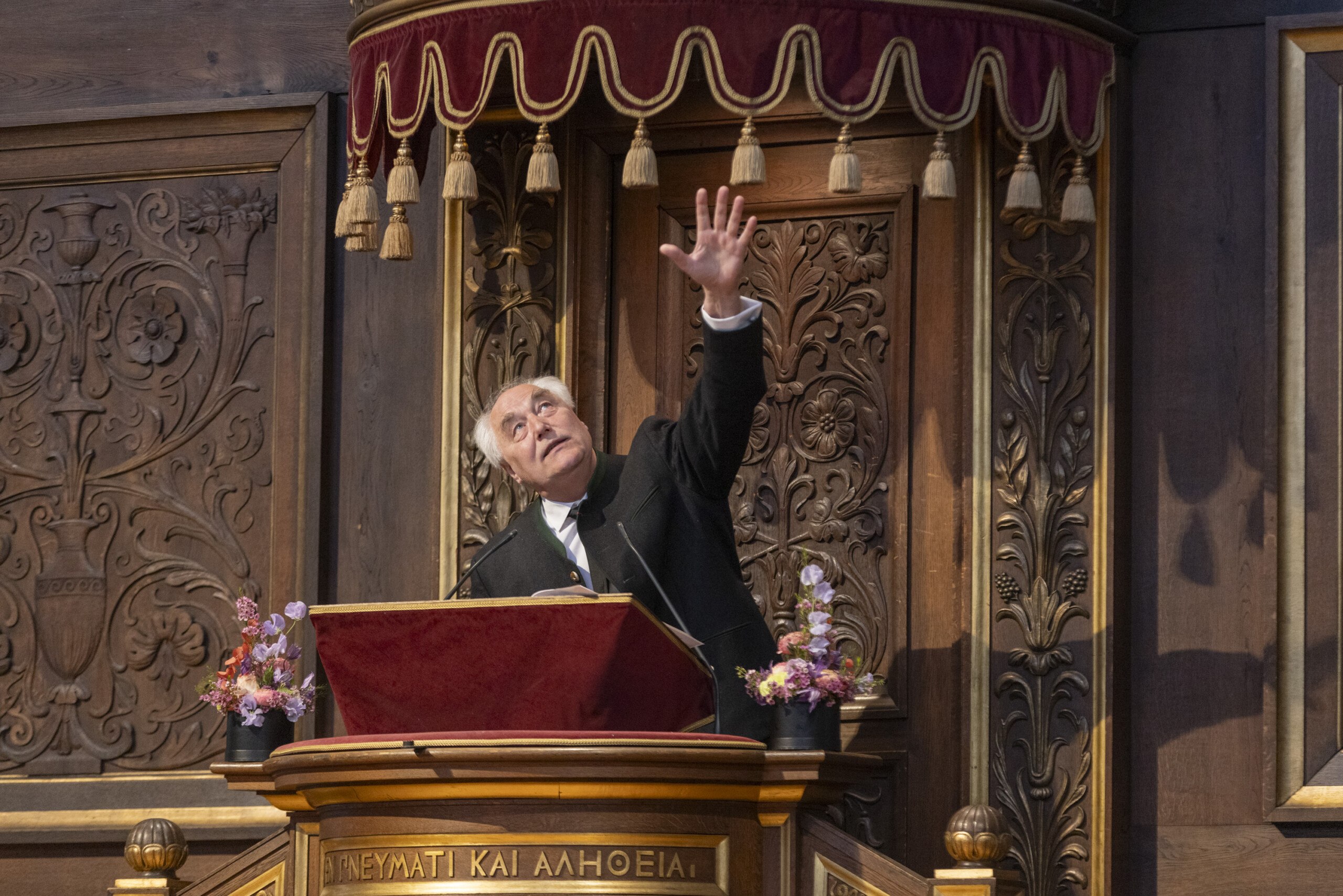 Kemiker Hervé This holdt en animeret tale på Københavns Universitet 9. april om forholdet mellem mad, videnskab, kunst og bæredygtighed.