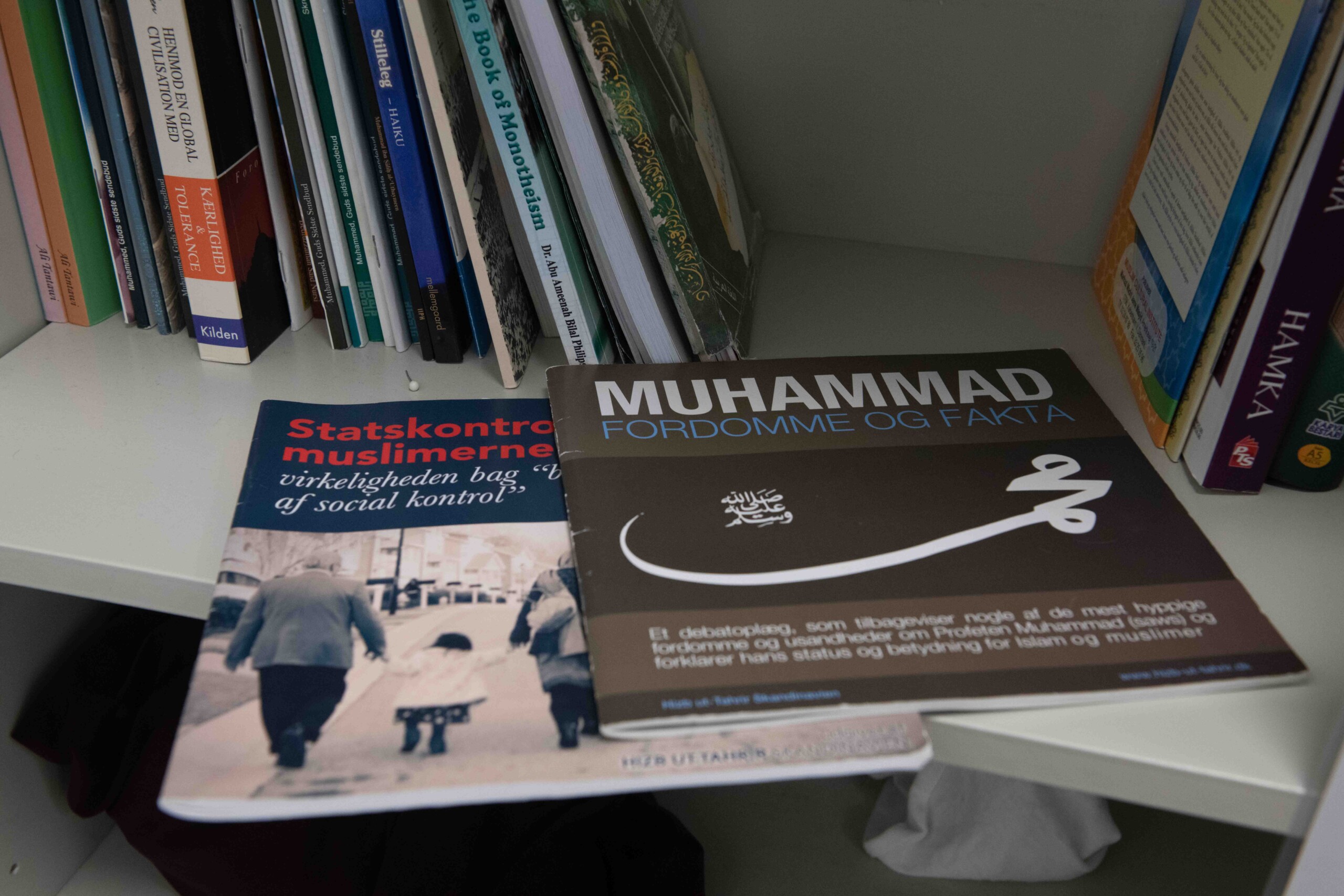 The folder underneath from Hizb ut-Tahrir has the title 'Government control of Muslim family life: The reality behind »fighting social control«'. It was released in 2014. The second folder, 'Muhammed: Biases and facts', is from 2012.