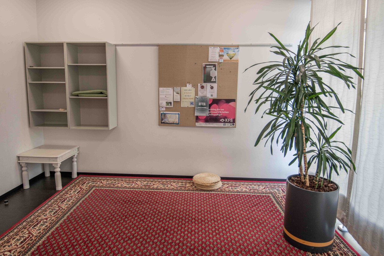 Billede fra stillerum på Søndre Campus efter rydningen.