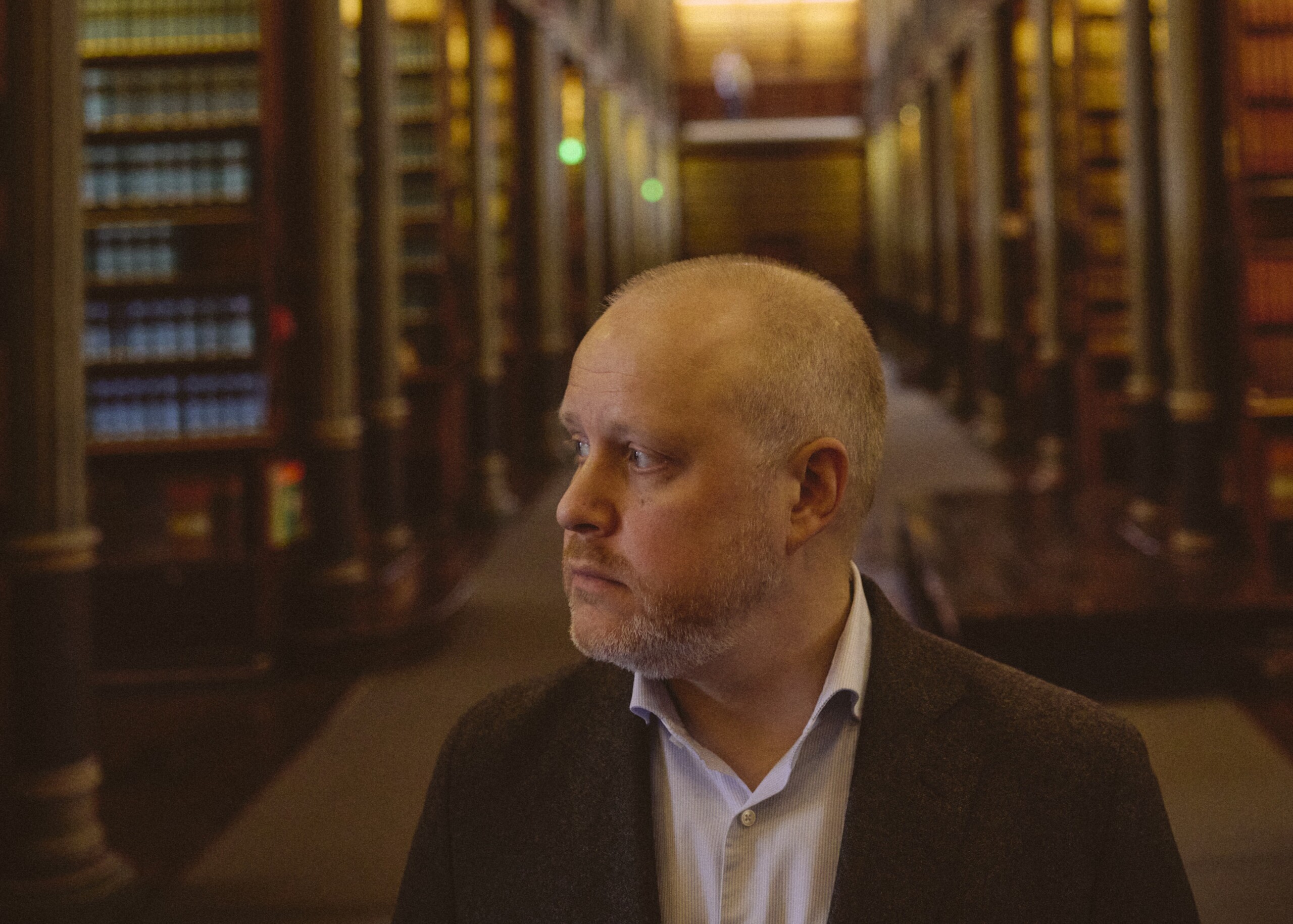 Rektor David Dreyer Lassen i universitetsbiblioteket i Fiolstræde.