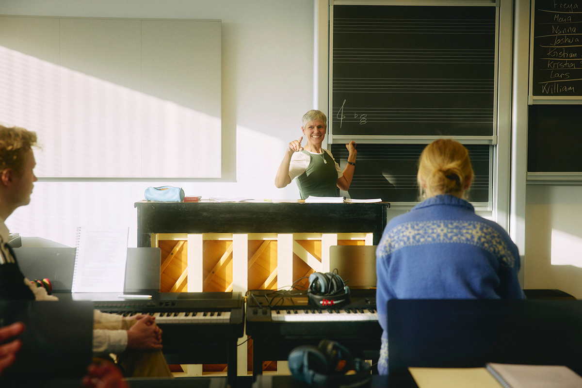 Nenia Zenana underviser blandt andet i brugsklaver på Musikvidenskab. 