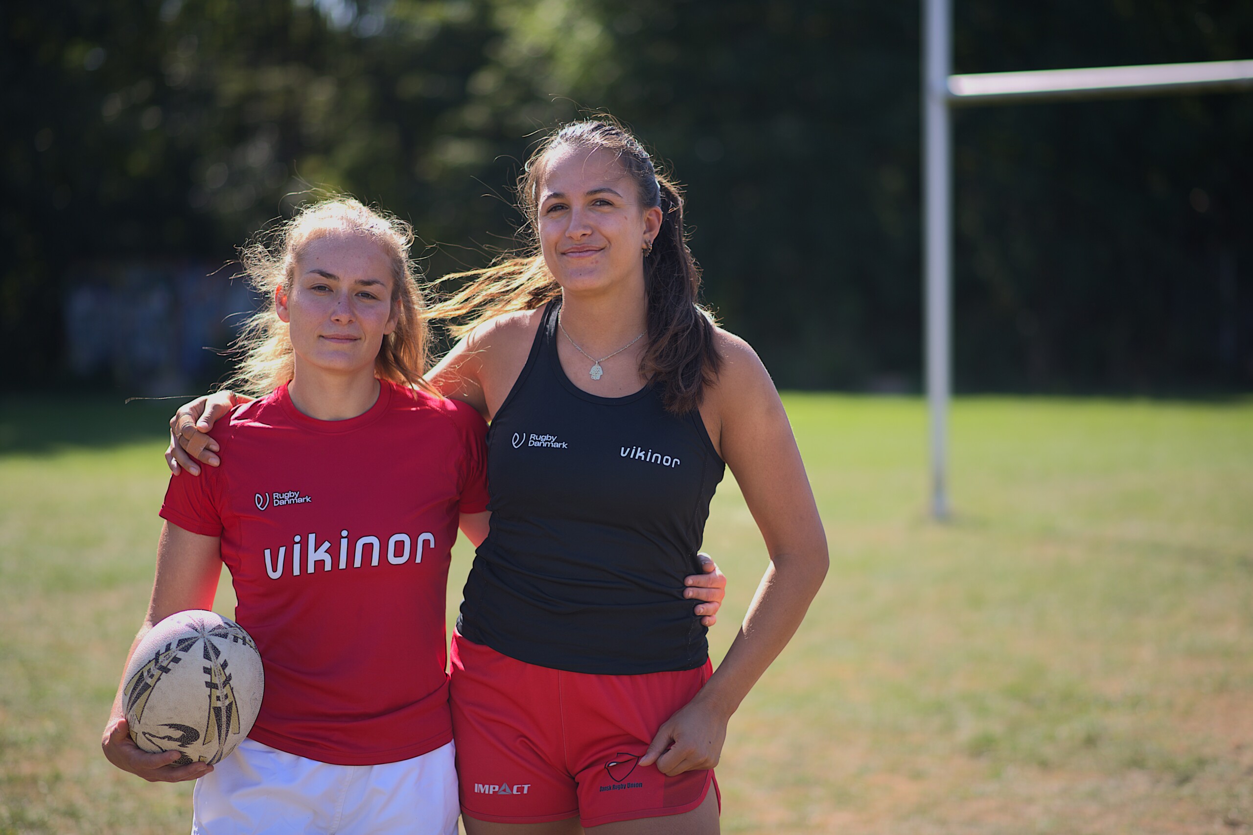 Malou Krøll Sebens (left) and Kinza Olsen Riahi (right) play for the Danish national rugby team and have been part of the squad for two and five years respectively.