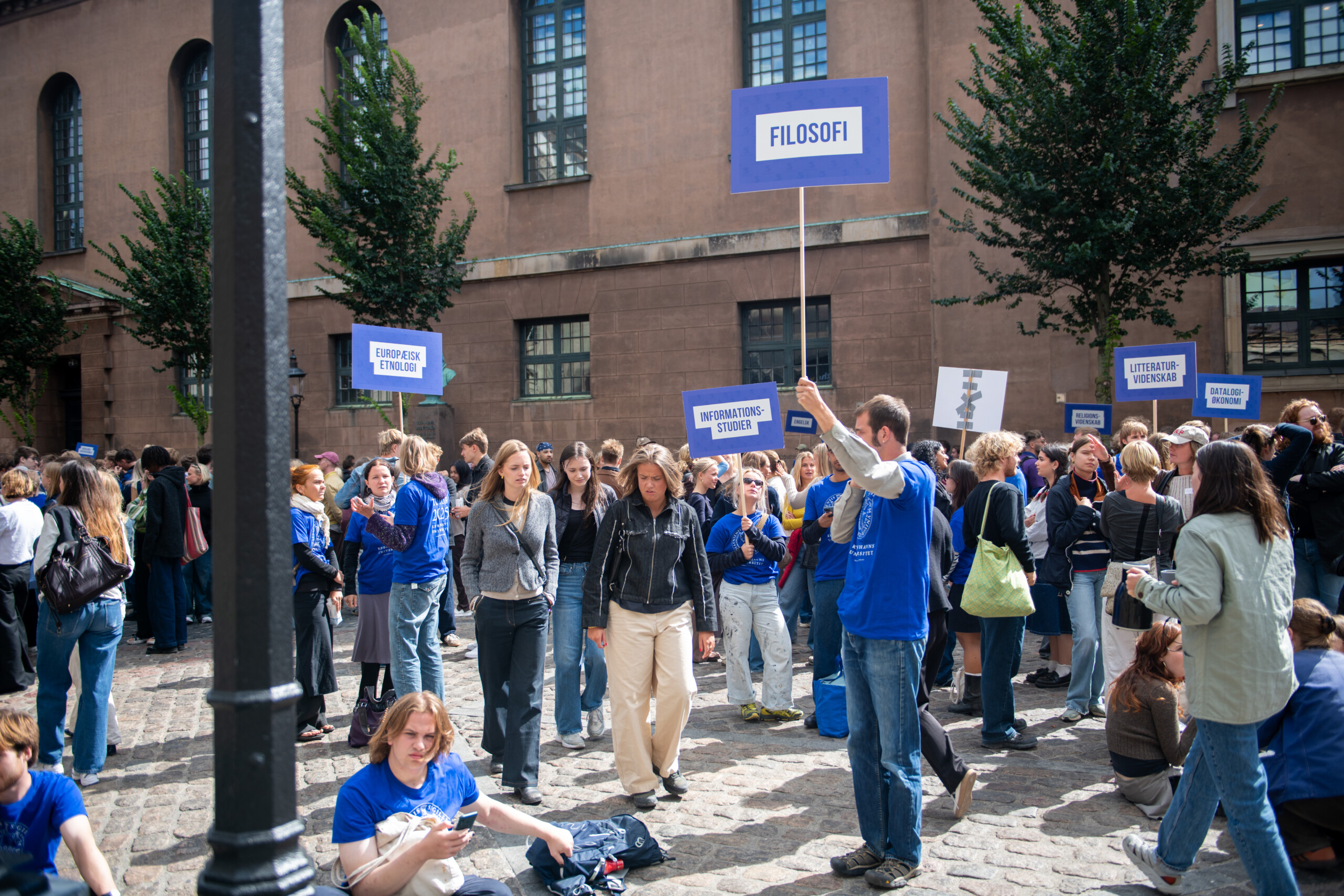 Tutorer fra mange uddannelser var samlet på Frue Plads for at give de nye studerende en god start.