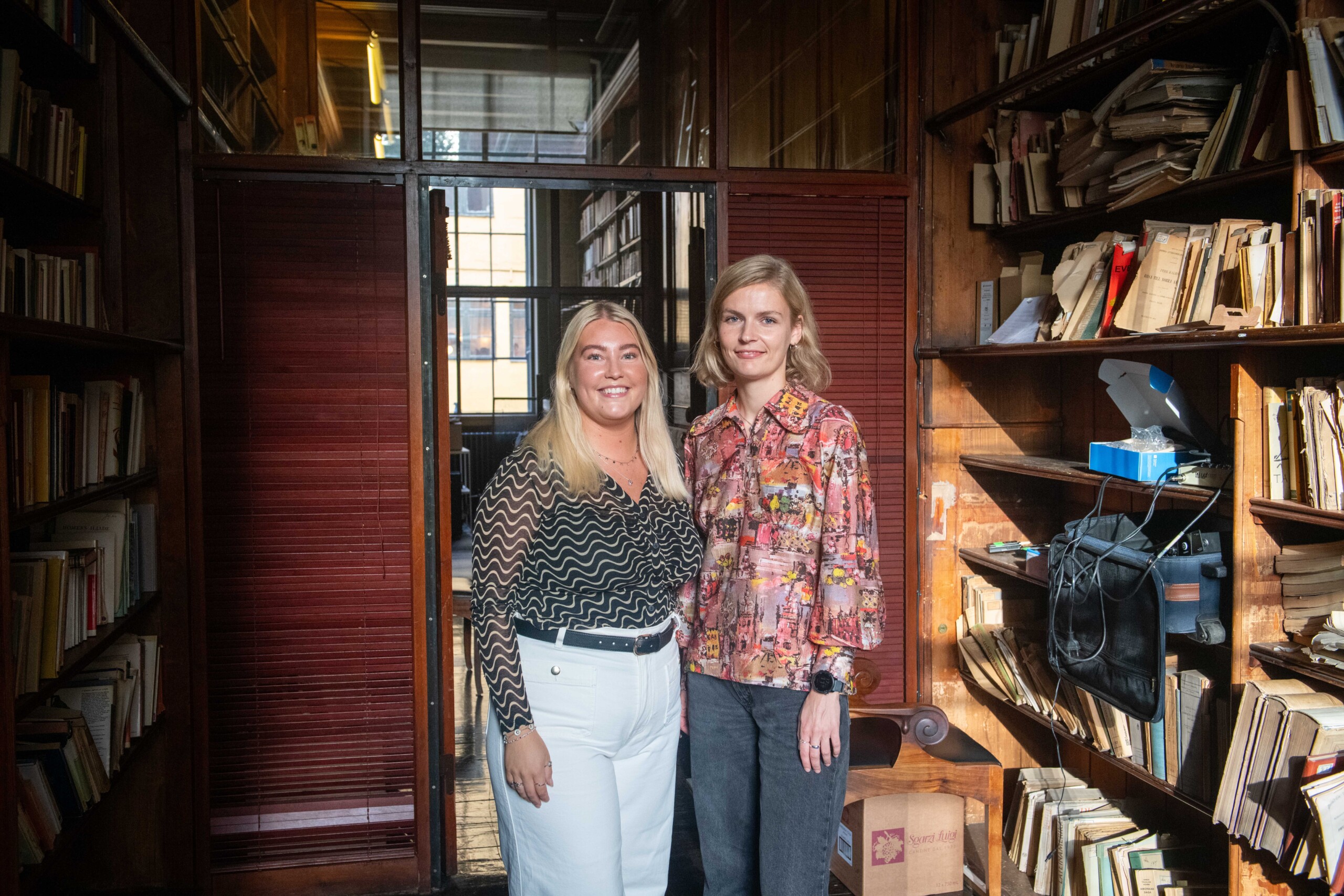 Linnea Waade Biermann (th) og Juliane Esper Ramstedt skrev speciale sammen om situationships. 