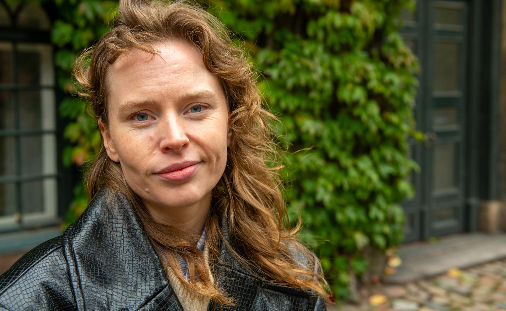 Zissel Astrid Kjertum-Mohr forsøger at finde universitetets gemte historier.