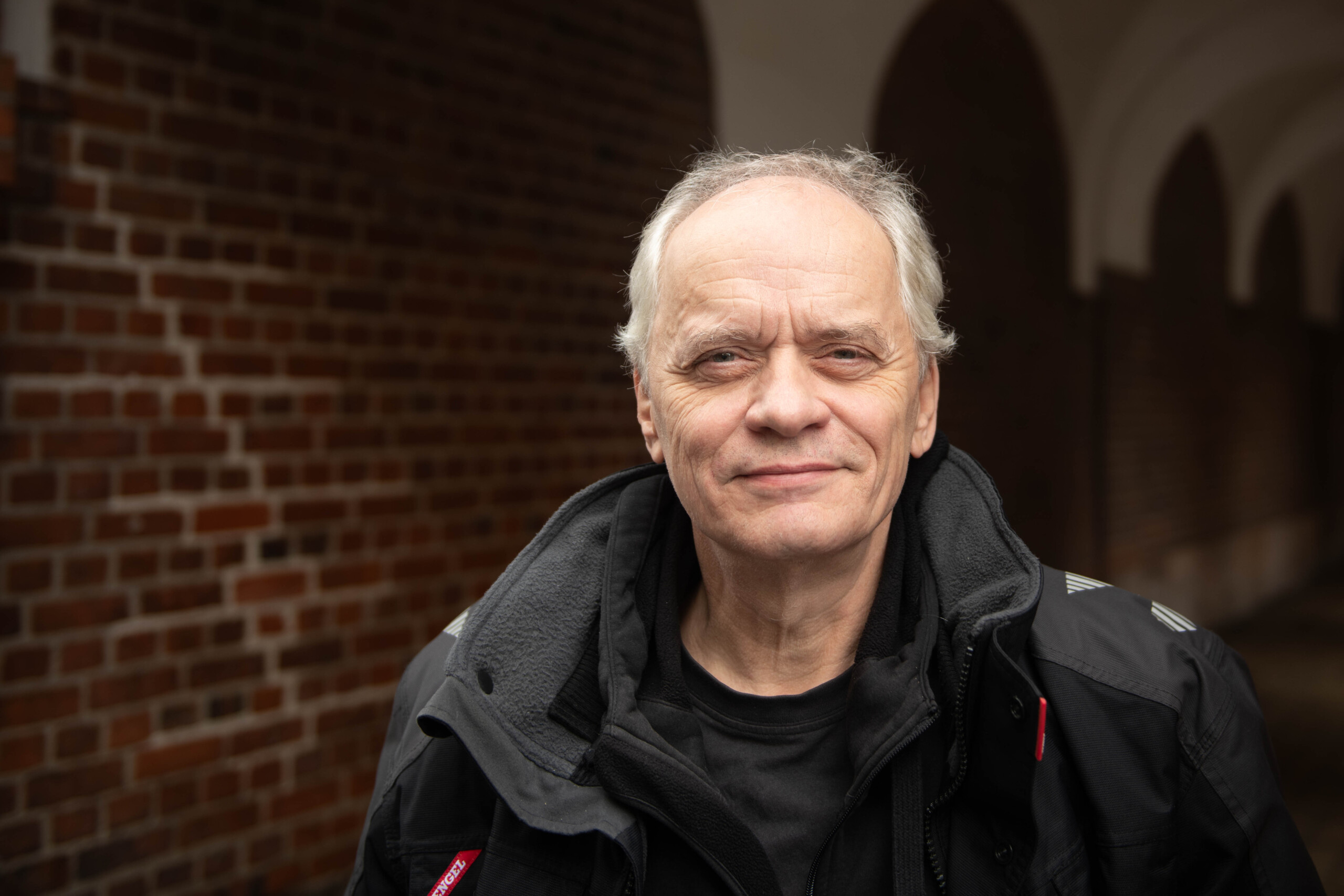 Ifølge KU-betjent Henrik Schütz er der kommet et ekstra ledelseslag efter reformen. »Det, synes jeg, ikke hænger sammen med, at man ville skære ned på administrationen,« siger han.