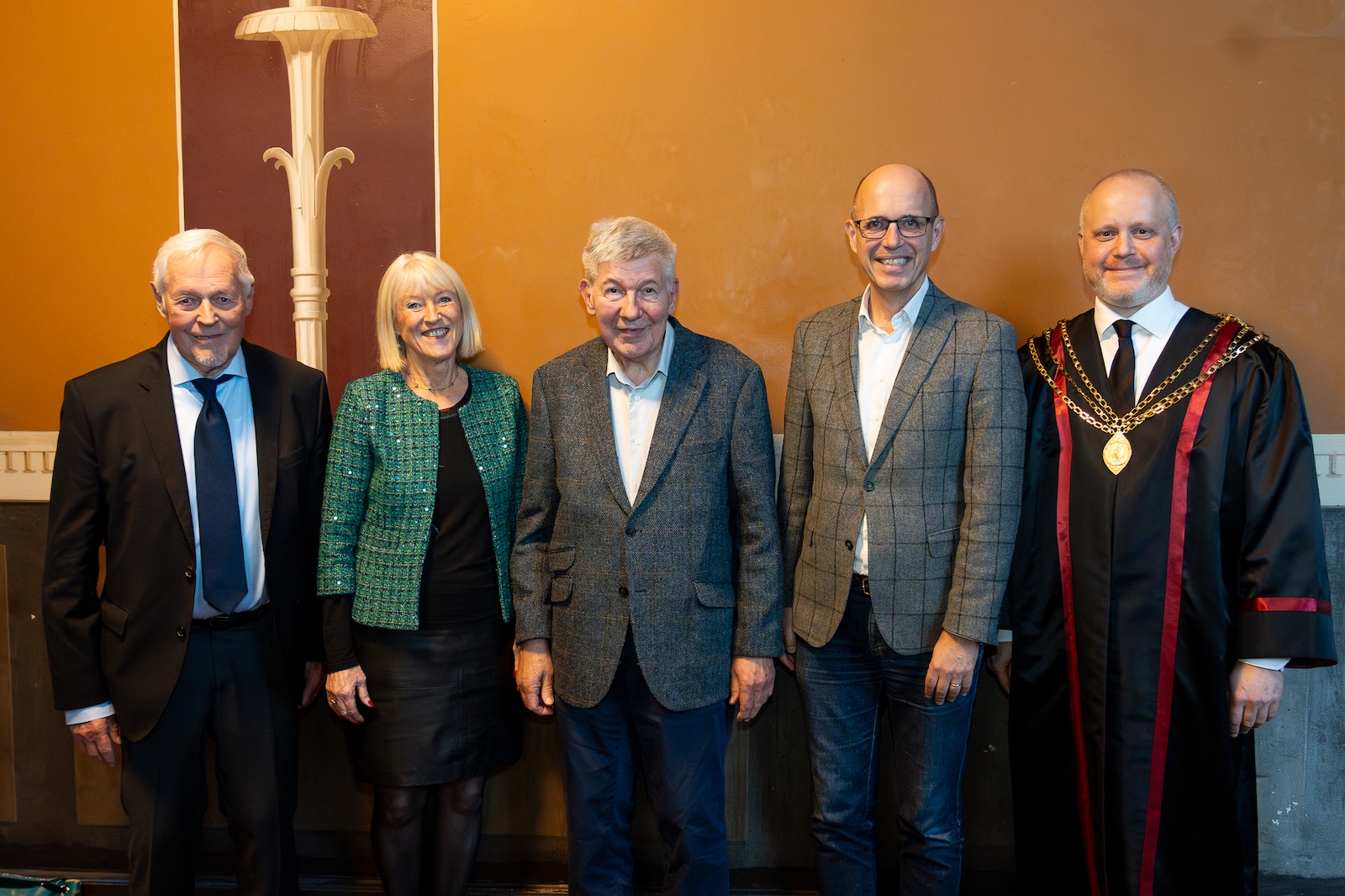 Tre årtiers KU-rektorer på række: Fra venstre Kjeld Møllgård (1994-2002), Eva Nielsen (2002-05), Ralf Hemmingsen (2005-17), Henrik C. Wegener (2017-25) og David Dreyer Lassen (2025-).