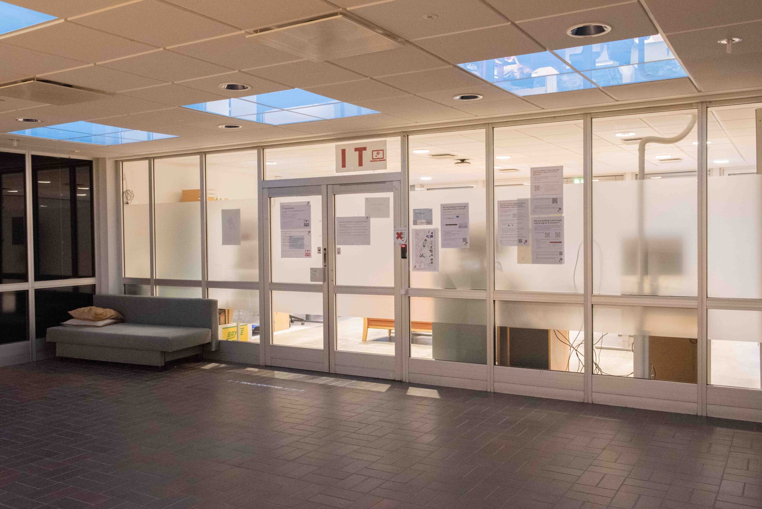 It-supporten er ikke længere officielt en del af KU IT, og det giver udfordringer, mener medarbejderne. Her ses it-supporten på Nørre Campus.