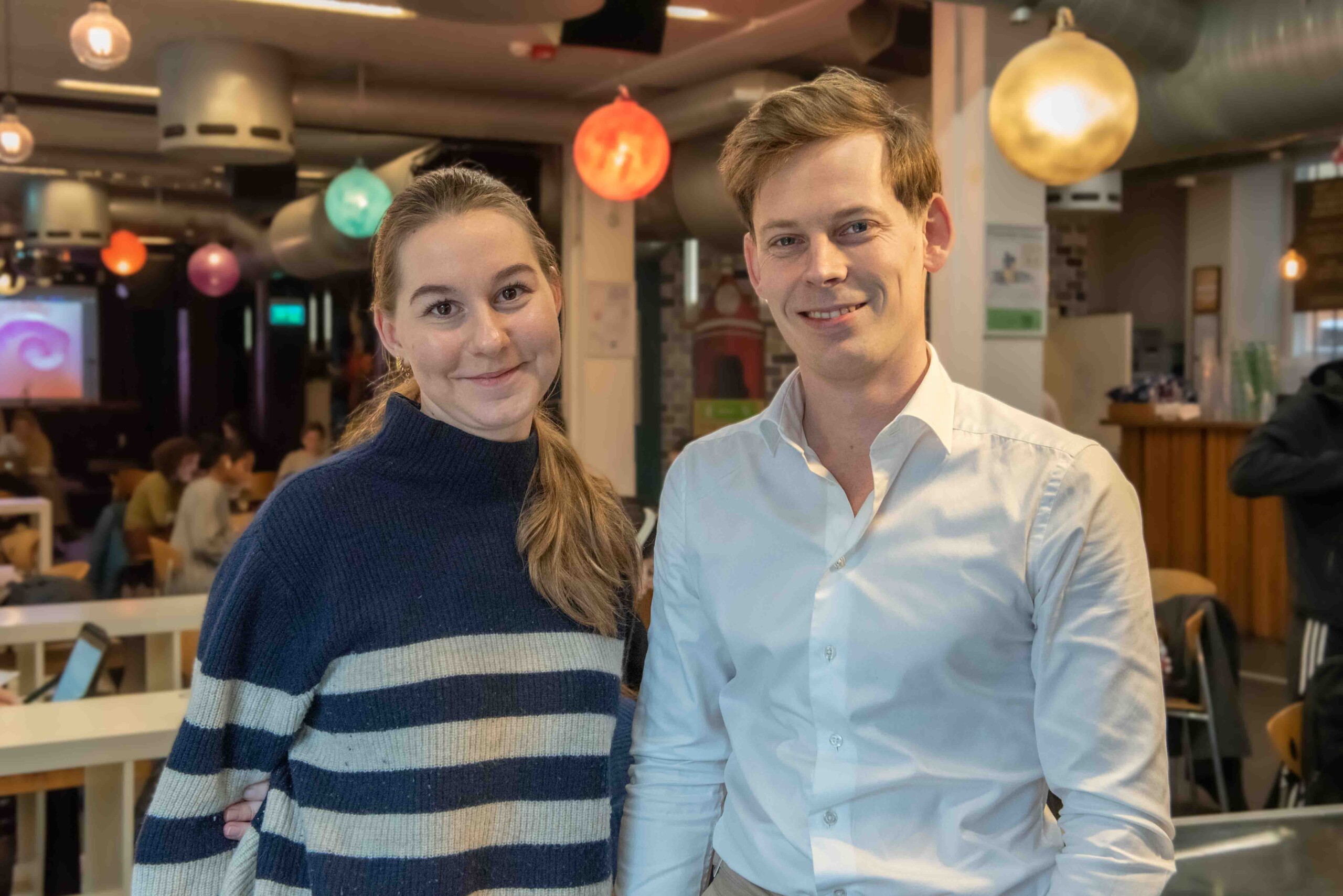 Mathilde Colbjørn Holst og Mads Fencker i Studenterhusets café.