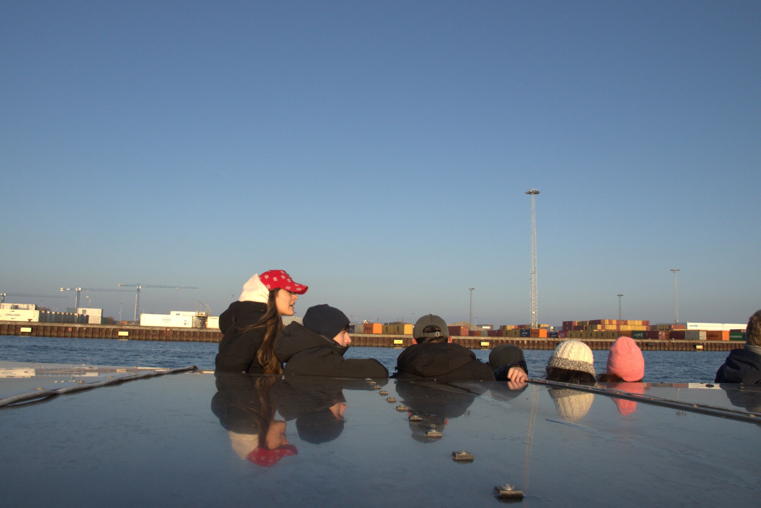 Kanalrundfart med historisk forelæsning er en del af velkomsten.