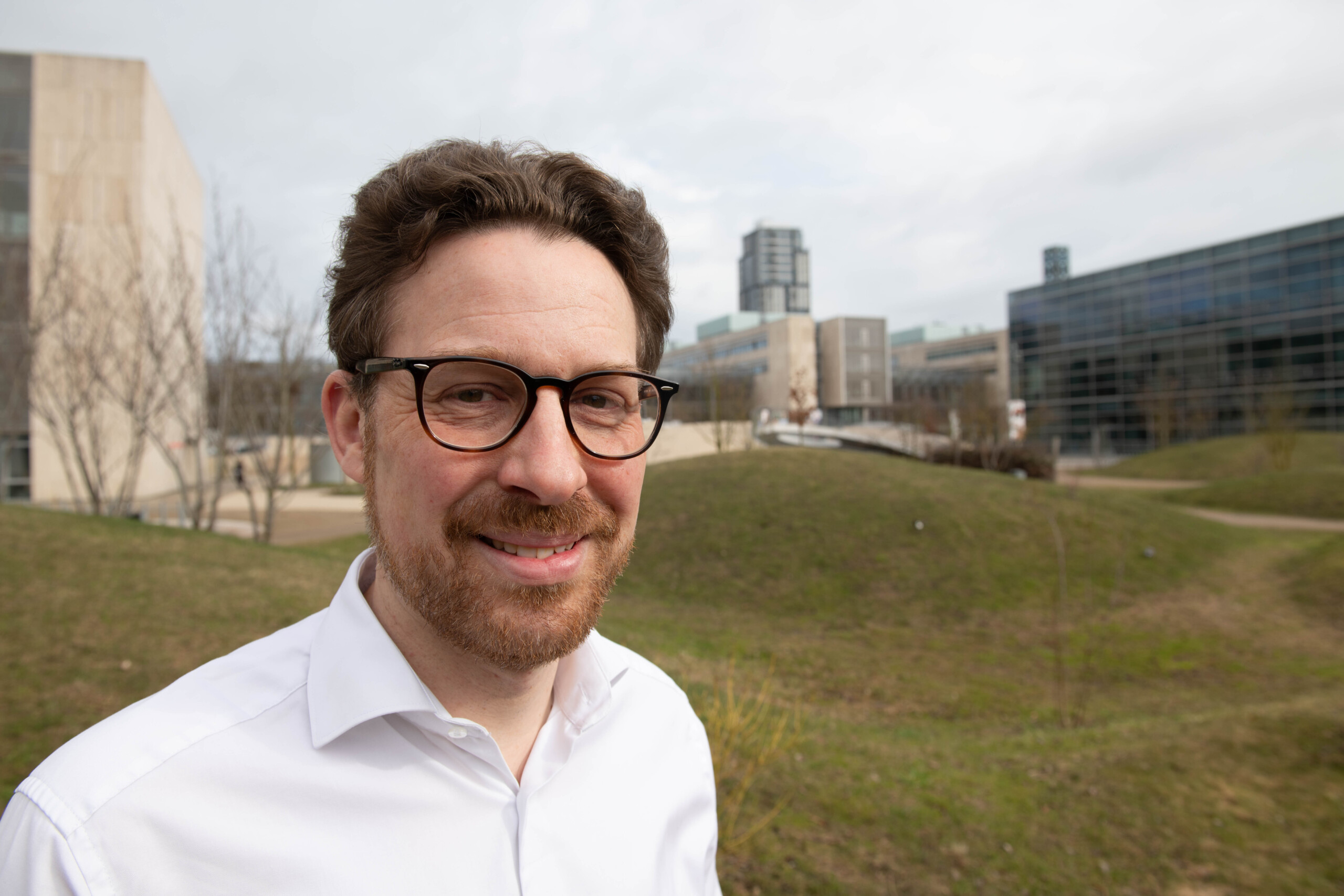 »Der er en tendens til, at Bibelen skal understøtte de demokratiske værdier, vi har i dag. At Gud er en kærlig far, og vi skal være gode ved hinanden. Og det er jo også en del af Bibelen. Men der er virkelig meget mere,« siger Frederik Poulsen.