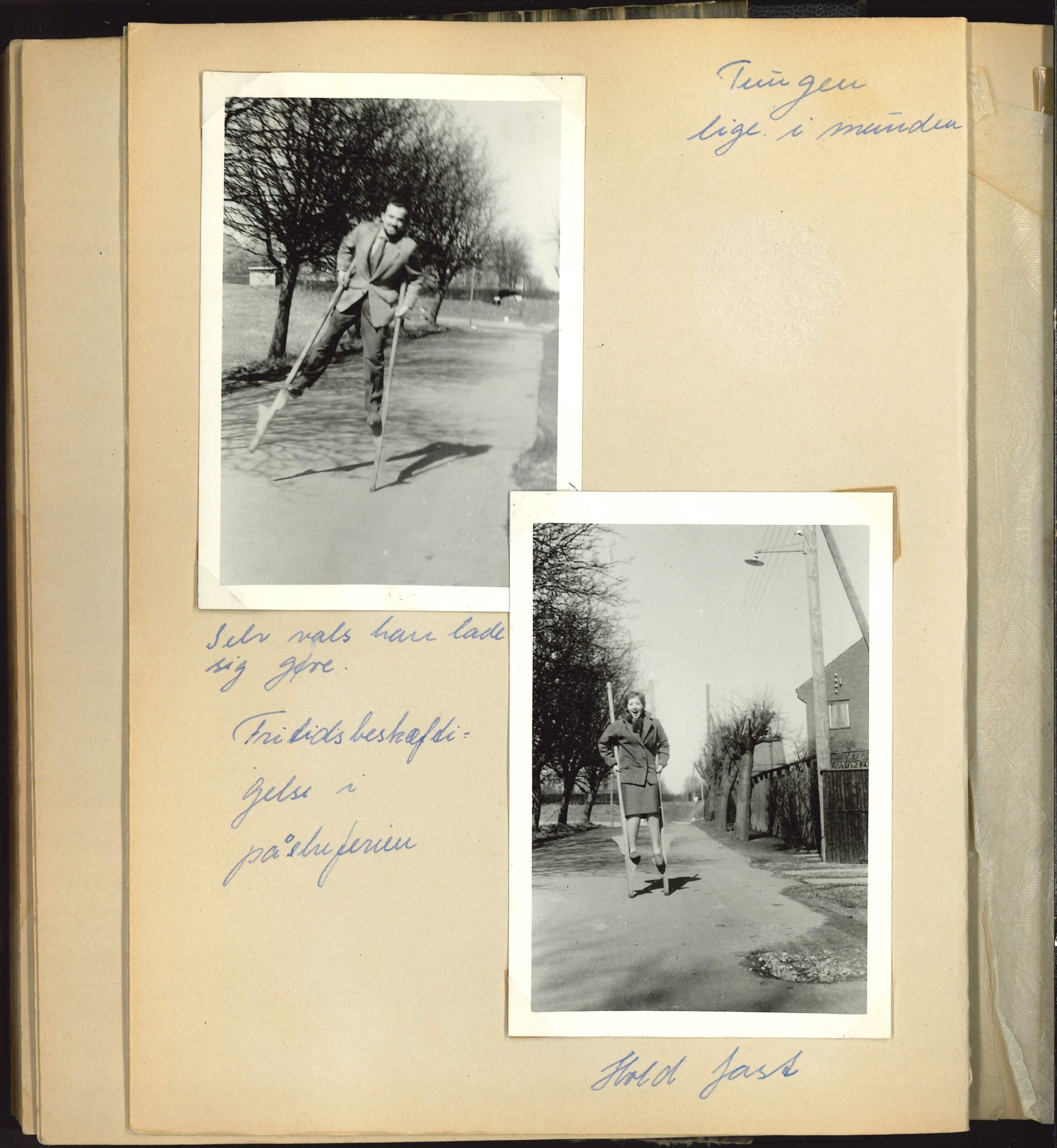 Mange album har små beskrivelser ved siden af billederne - nogle har også kvitteringer eller udklip.