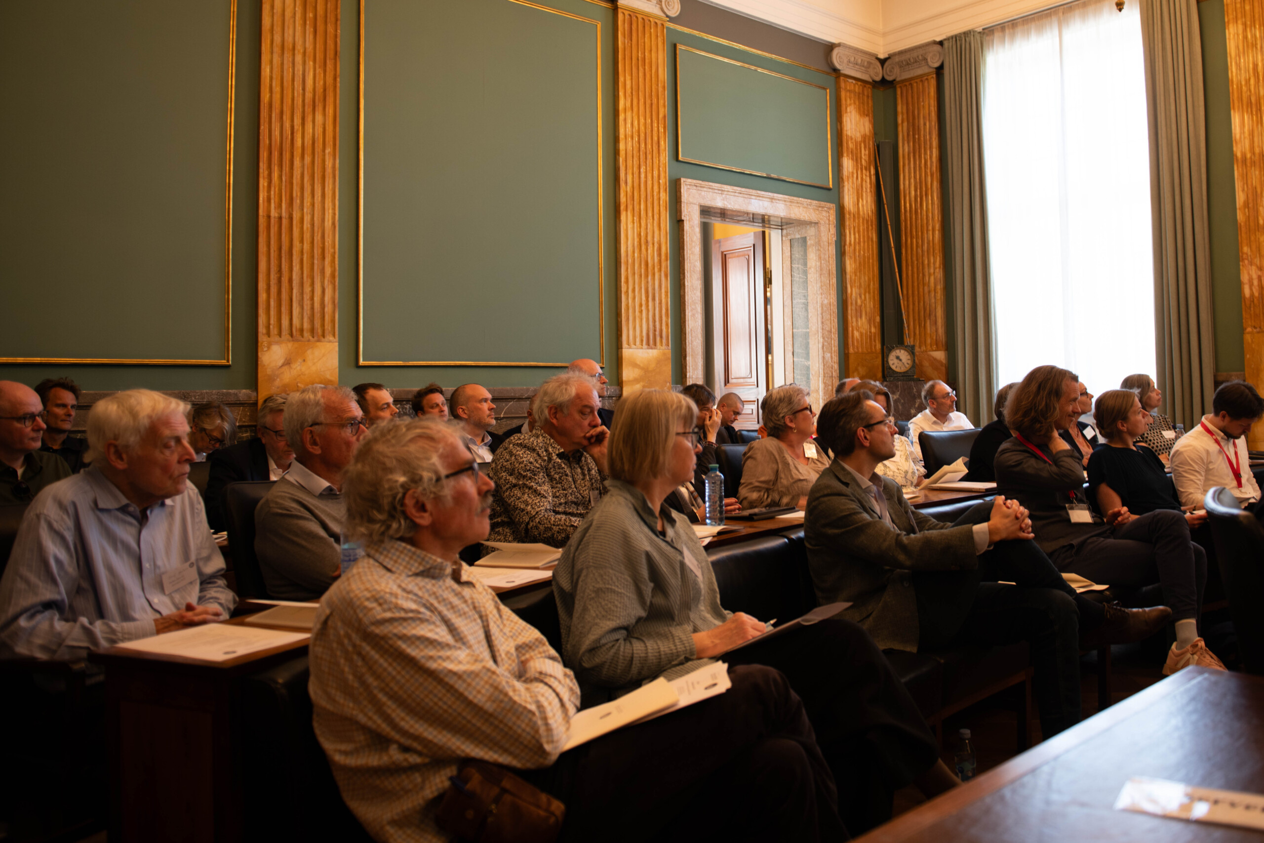 Den nye hvidbog præsenteres for medlemmerne af Videnskabernes Selskab.
