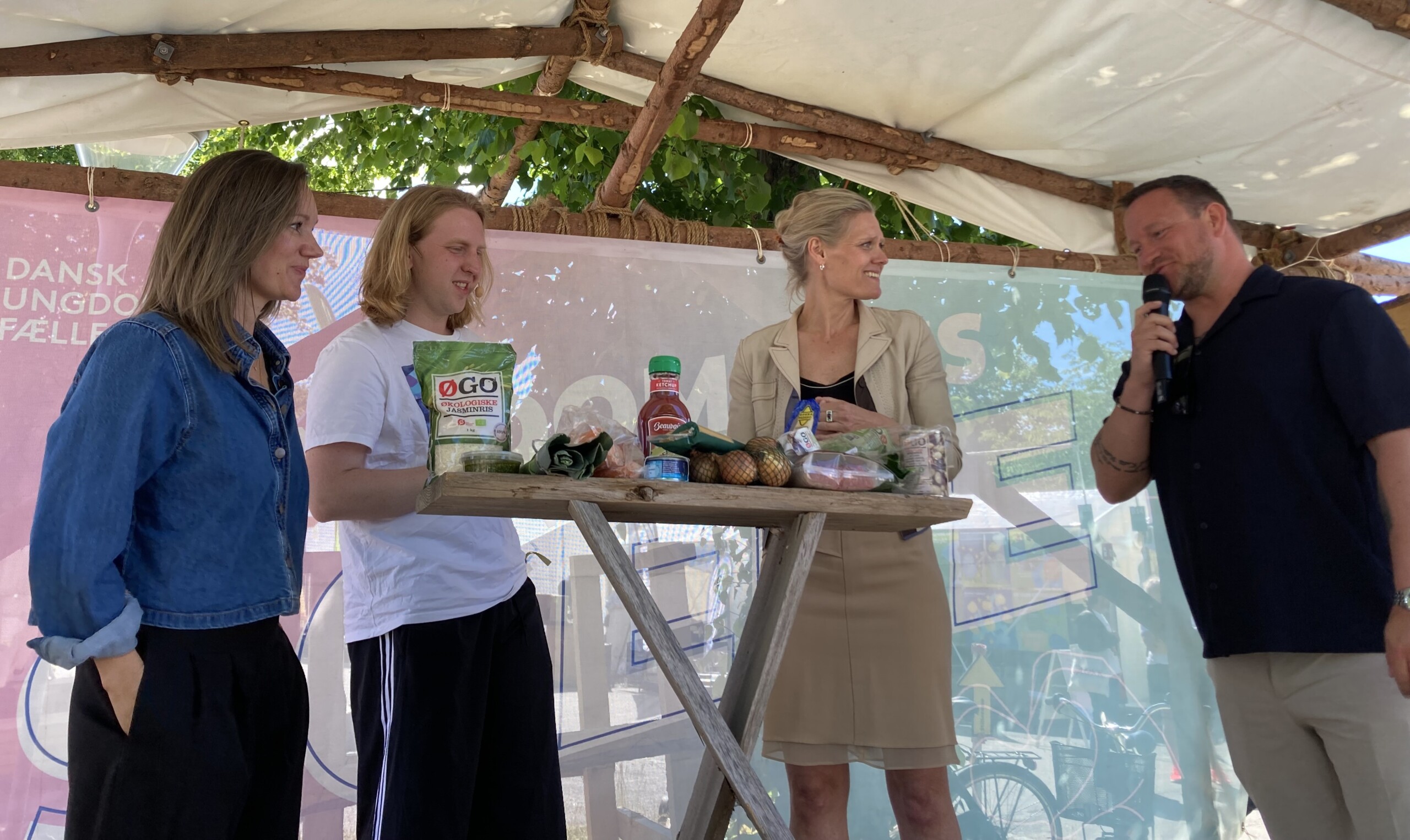 Politikere fra højre og venstre var samlet for at diskutere studerendes økonomi.