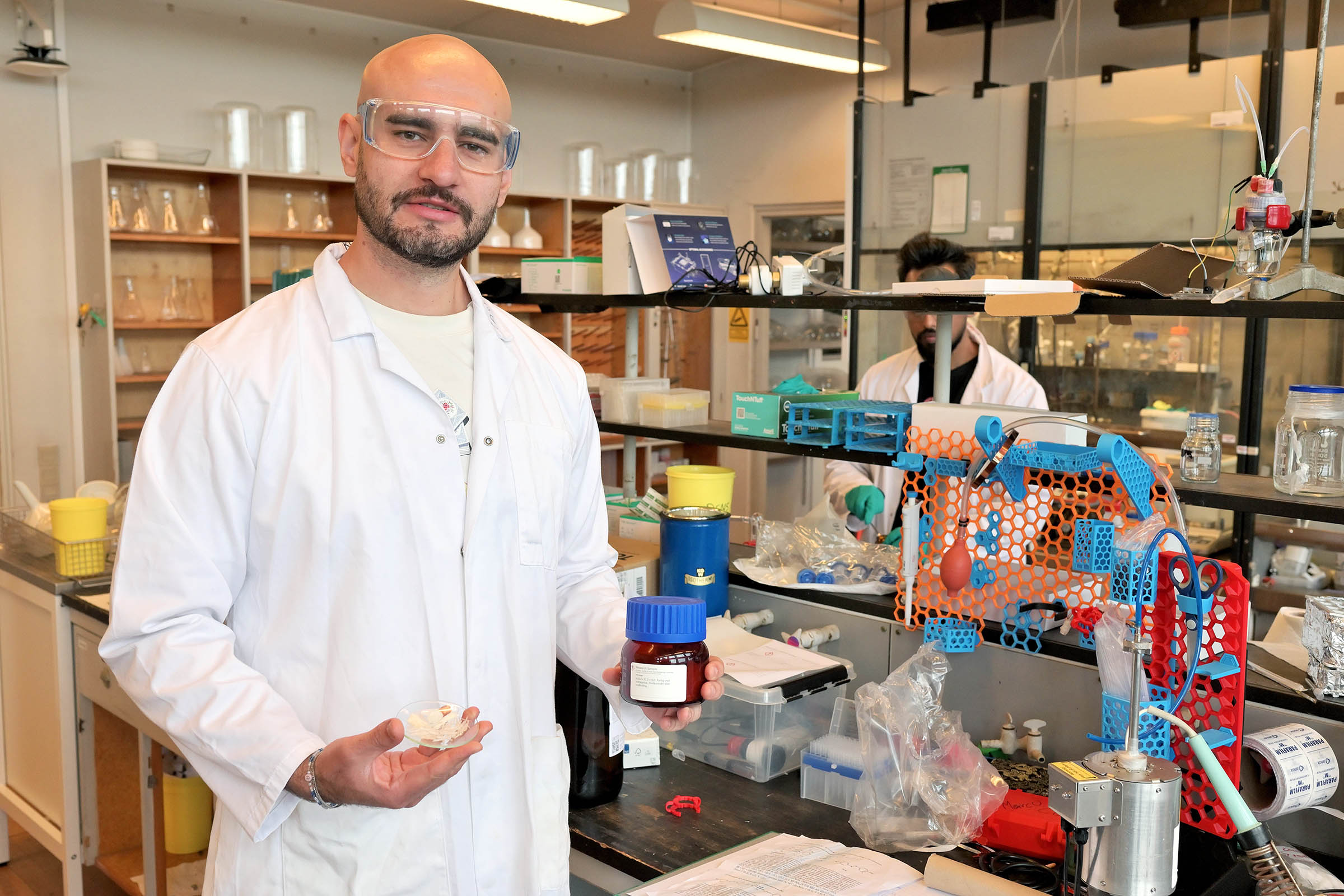 Aleksa Petrovic i laboratoriet i Universitetsparken. 
