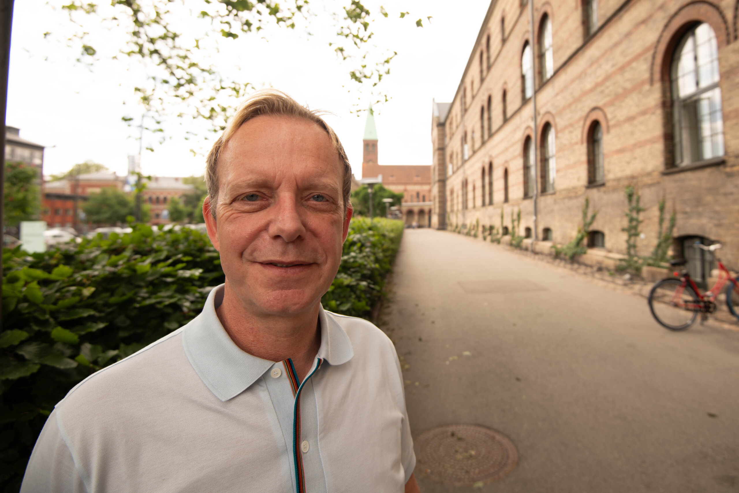 I mange år var Gert Martin Hald en af psykologerne, der skulle hjælpe de nygifte par i tv-programmet 'Gift ved første blik'. I dag hjælper han familier med at komme videre fra en skilsmisse.