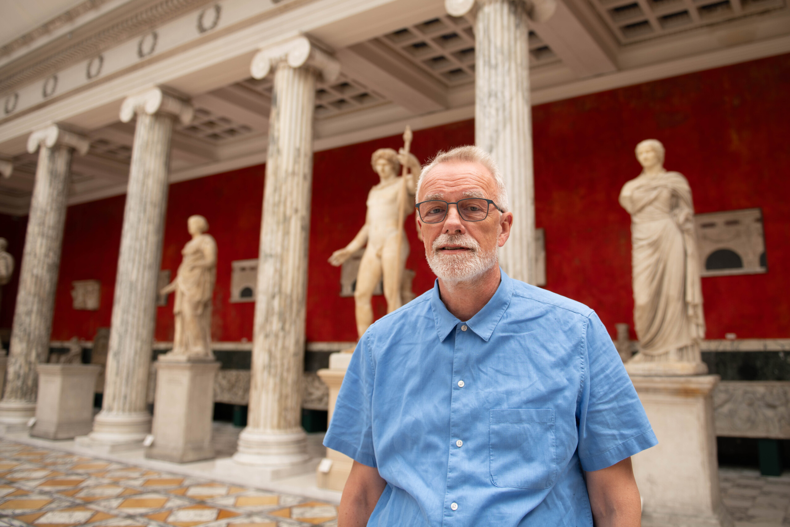 »Man skal passe på med at gøre historiske personer syge, alene fordi deres handlinger virker uforståelige i dag. Desuden får vi aldrig det rigtige svar, for vi kan jo ikke rejse tilbage i tiden og tjekke fakta,« siger Poul Videbech.