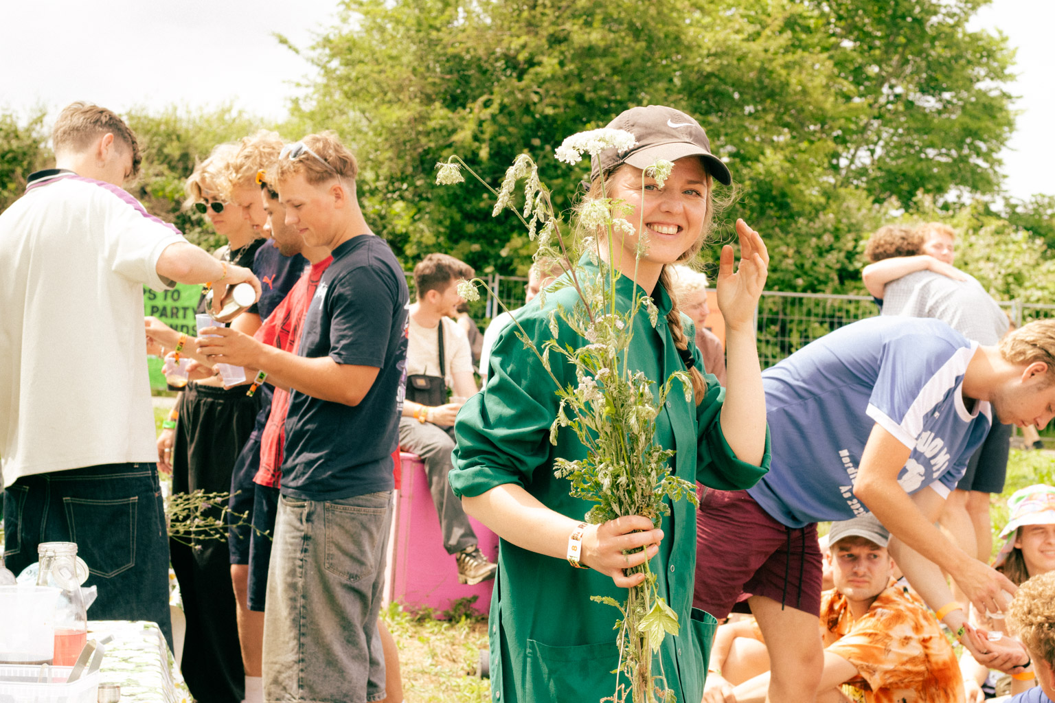 Emma Aller er molekylærbiolog og podcastvært, og så er hun en af de 18 forskere, som KU har sendt afsted på Roskilde Festival for at lave alternativ vidensformidling. 